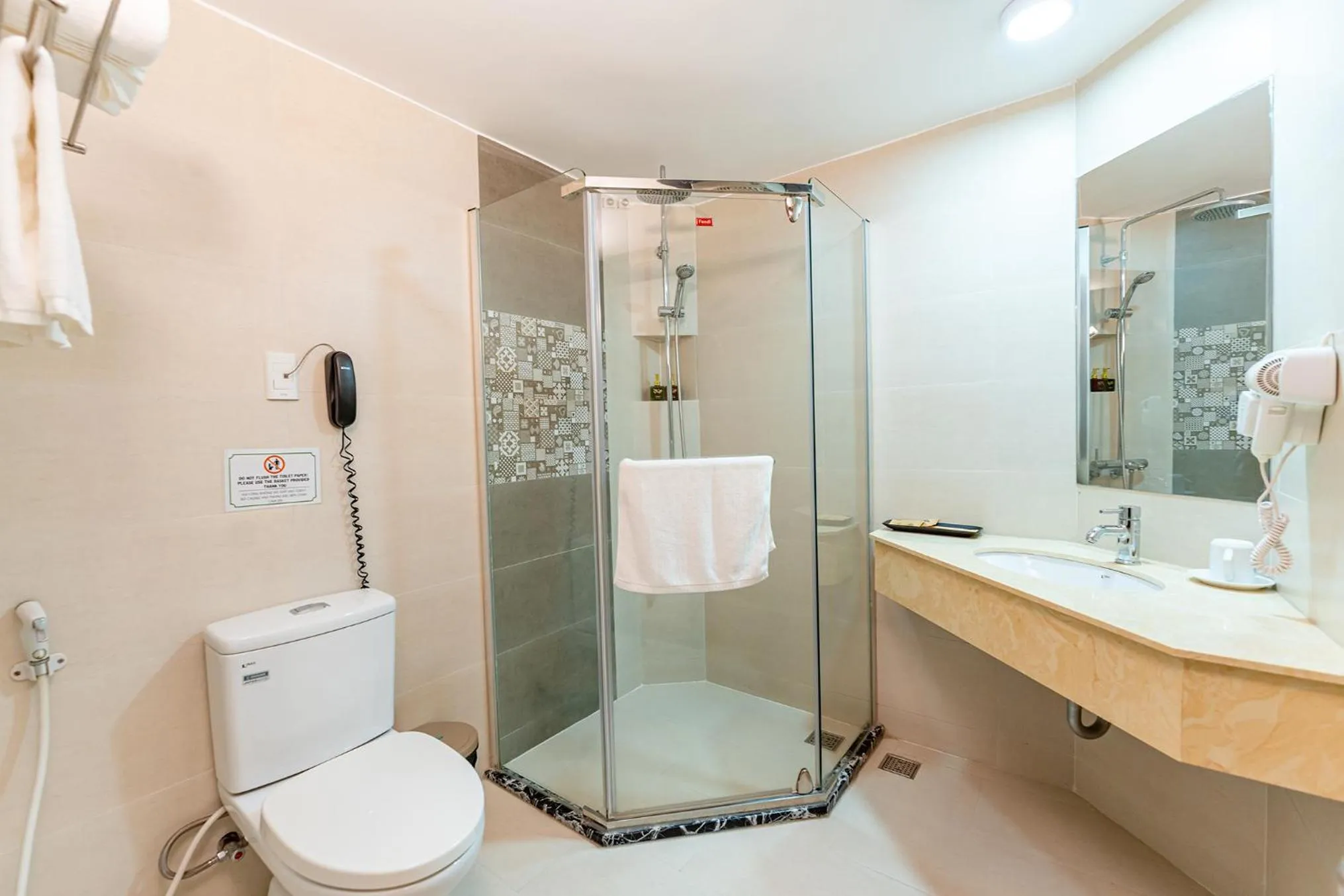 Shower in THUY DUONG 3 Boutique Hotel & Spa