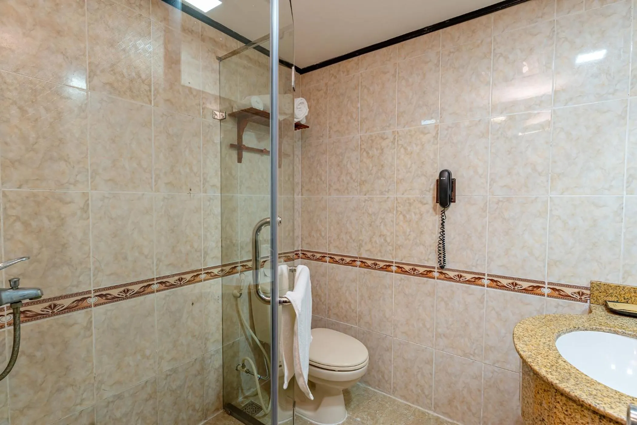 Shower in THUY DUONG 3 Boutique Hotel & Spa