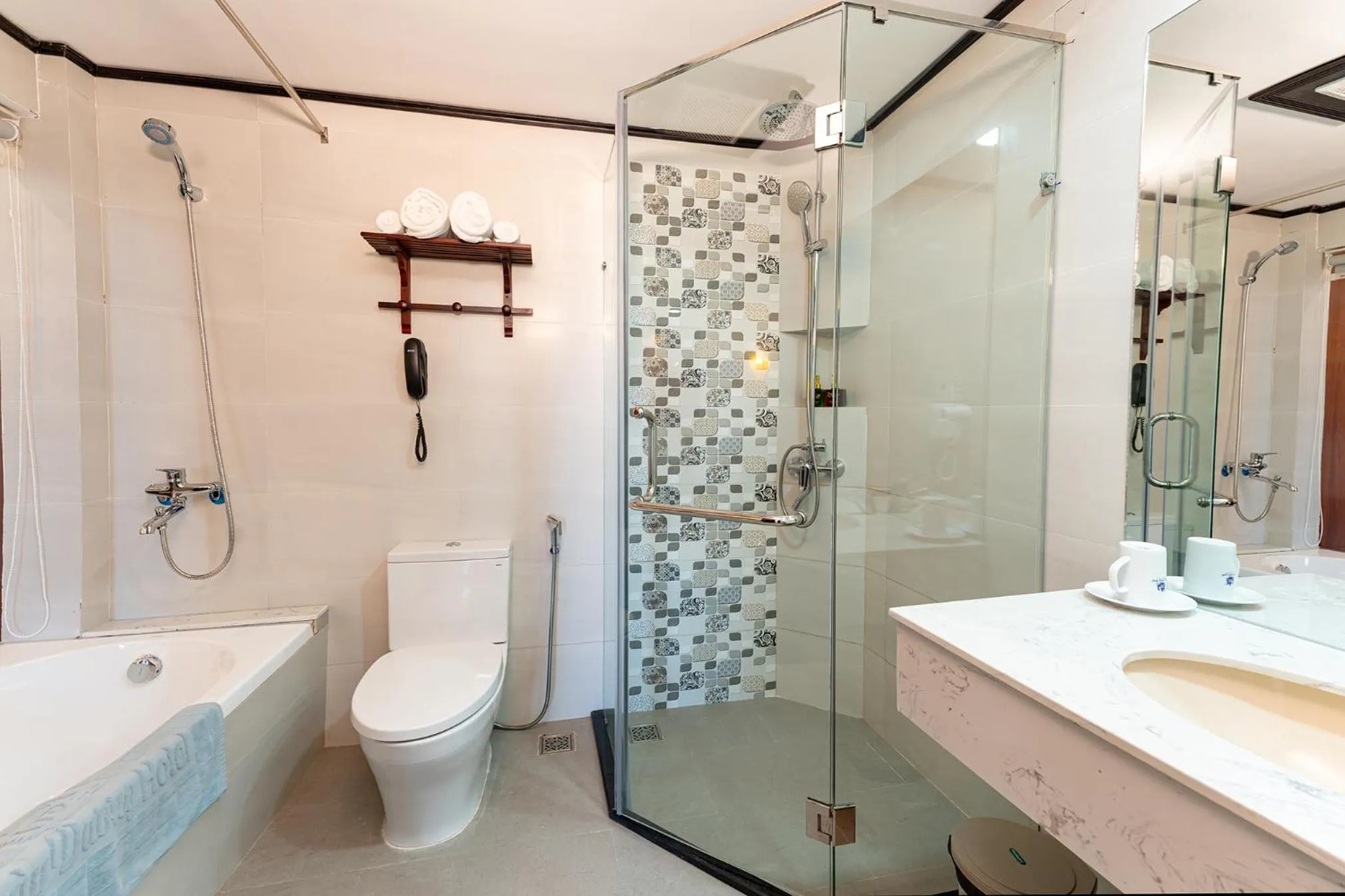 Shower in THUY DUONG 3 Boutique Hotel & Spa