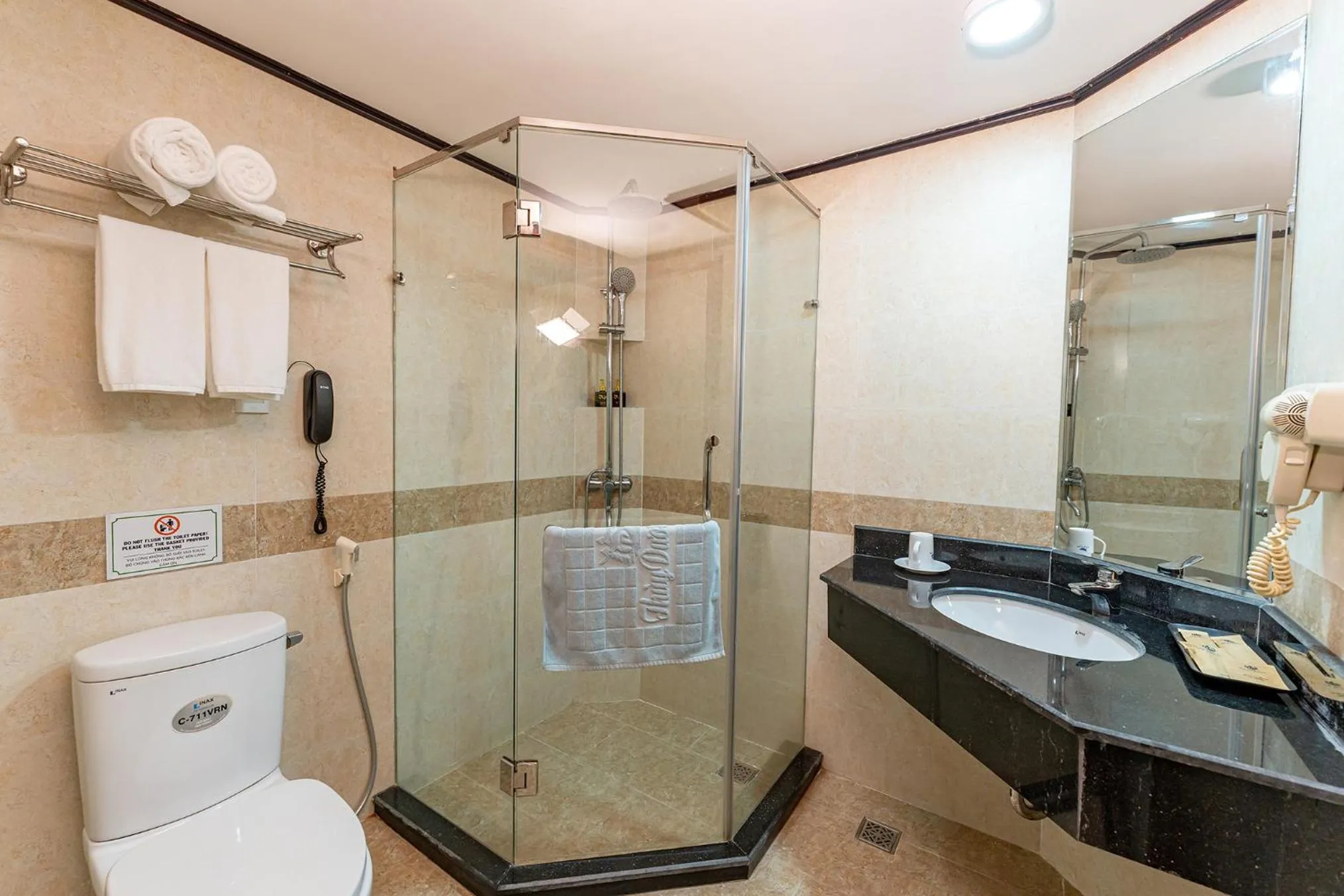 Shower in THUY DUONG 3 Boutique Hotel & Spa