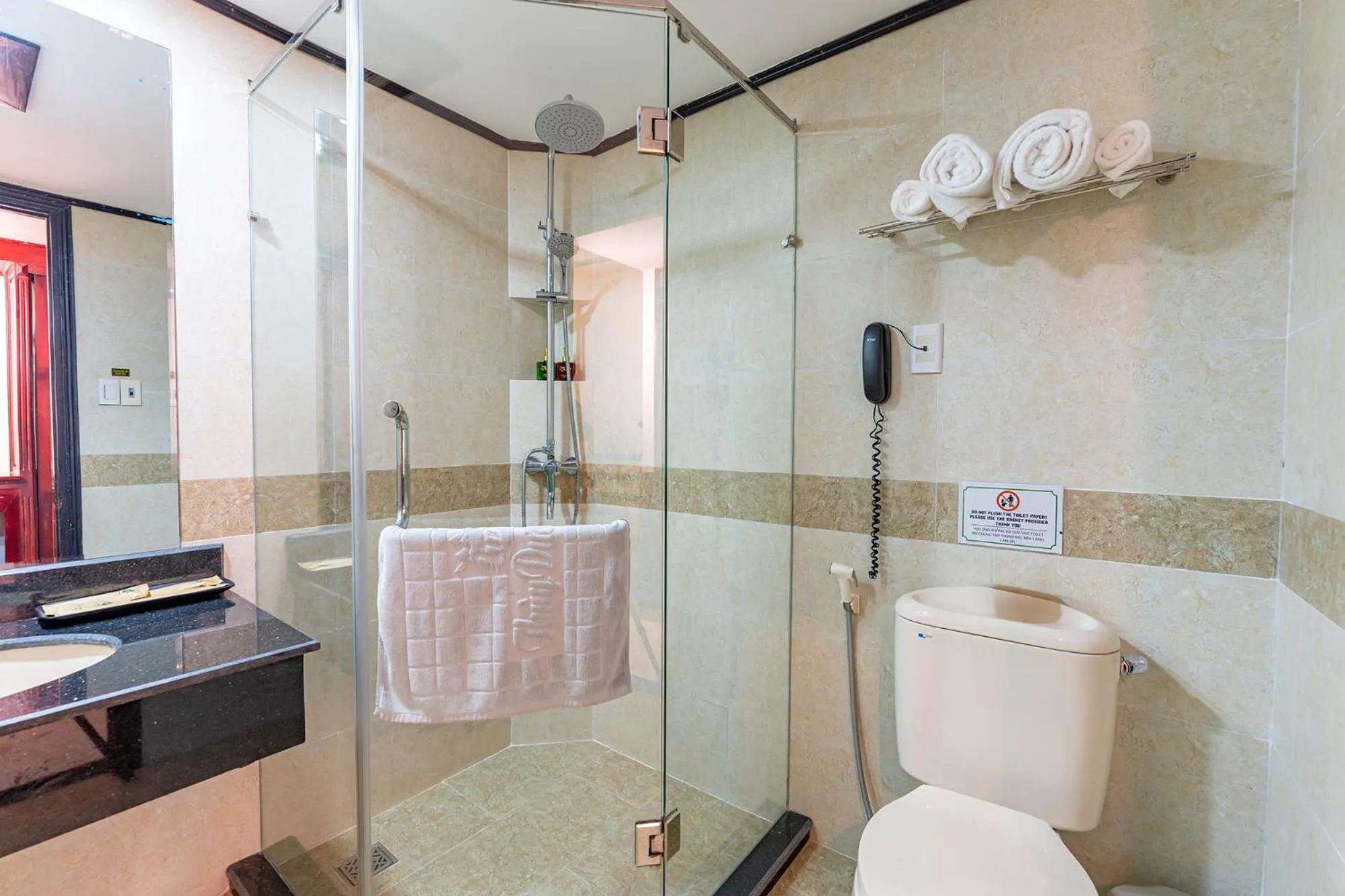 Shower in THUY DUONG 3 Boutique Hotel & Spa