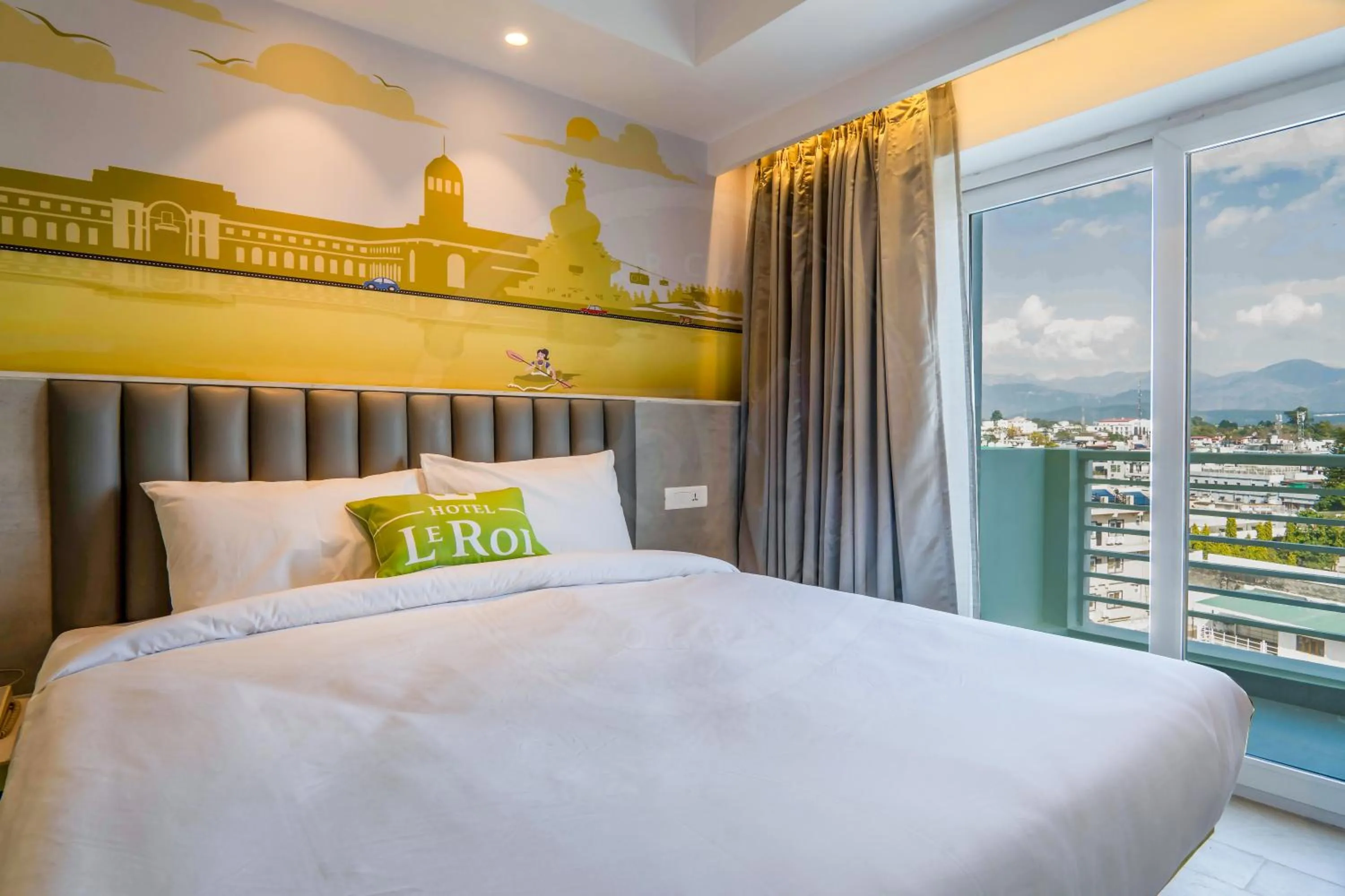 Bedroom, Bed in Le Roi Dehradun at Dehradun Railway Station