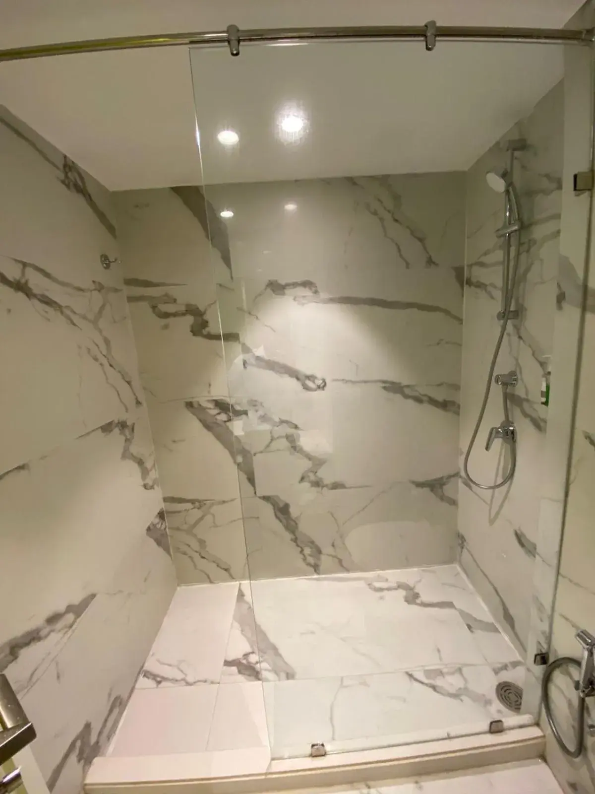 Twin Room in Le Roi Dehradun at Dehradun Railway Station Twin Room in Le Roi Dehradun at Dehradun Railway Station