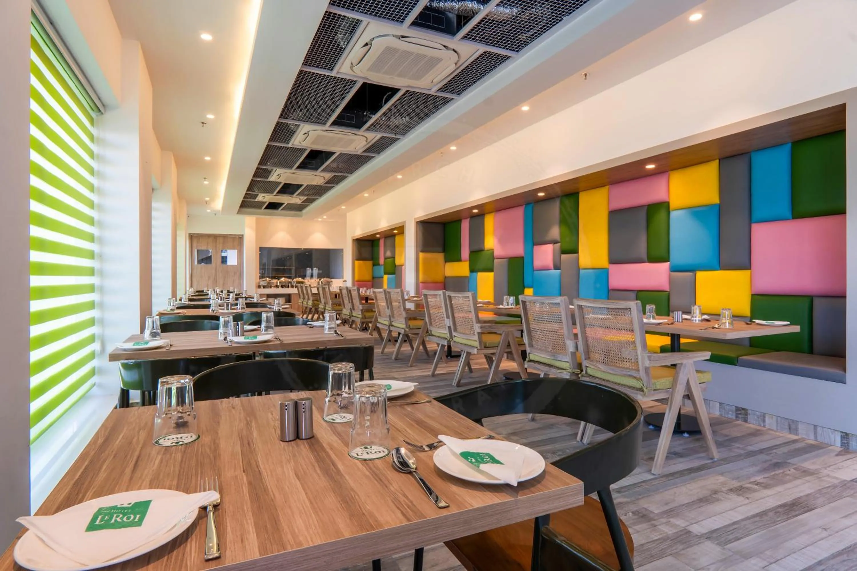 Restaurant/places to eat in Le Roi Dehradun at Dehradun Railway Station