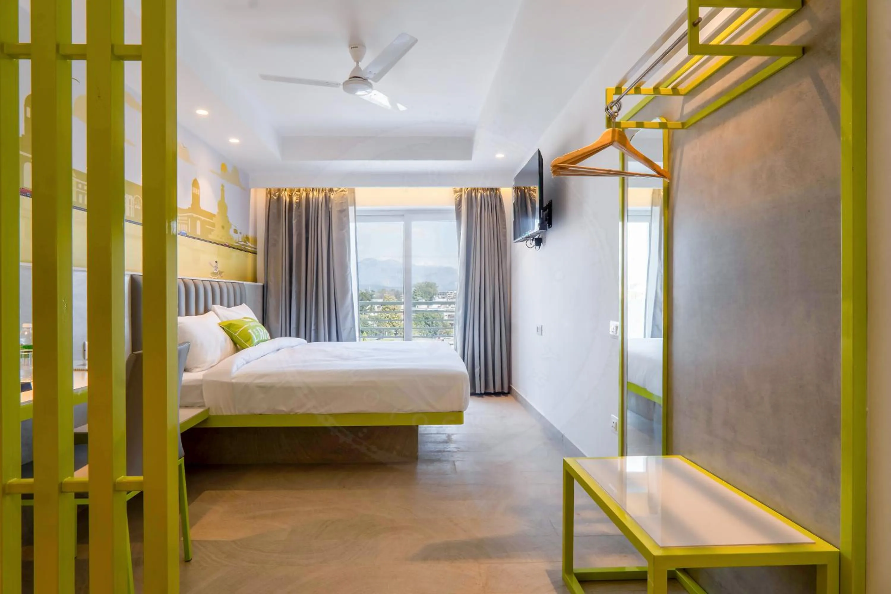 Bedroom, Bed in Le Roi Dehradun at Dehradun Railway Station