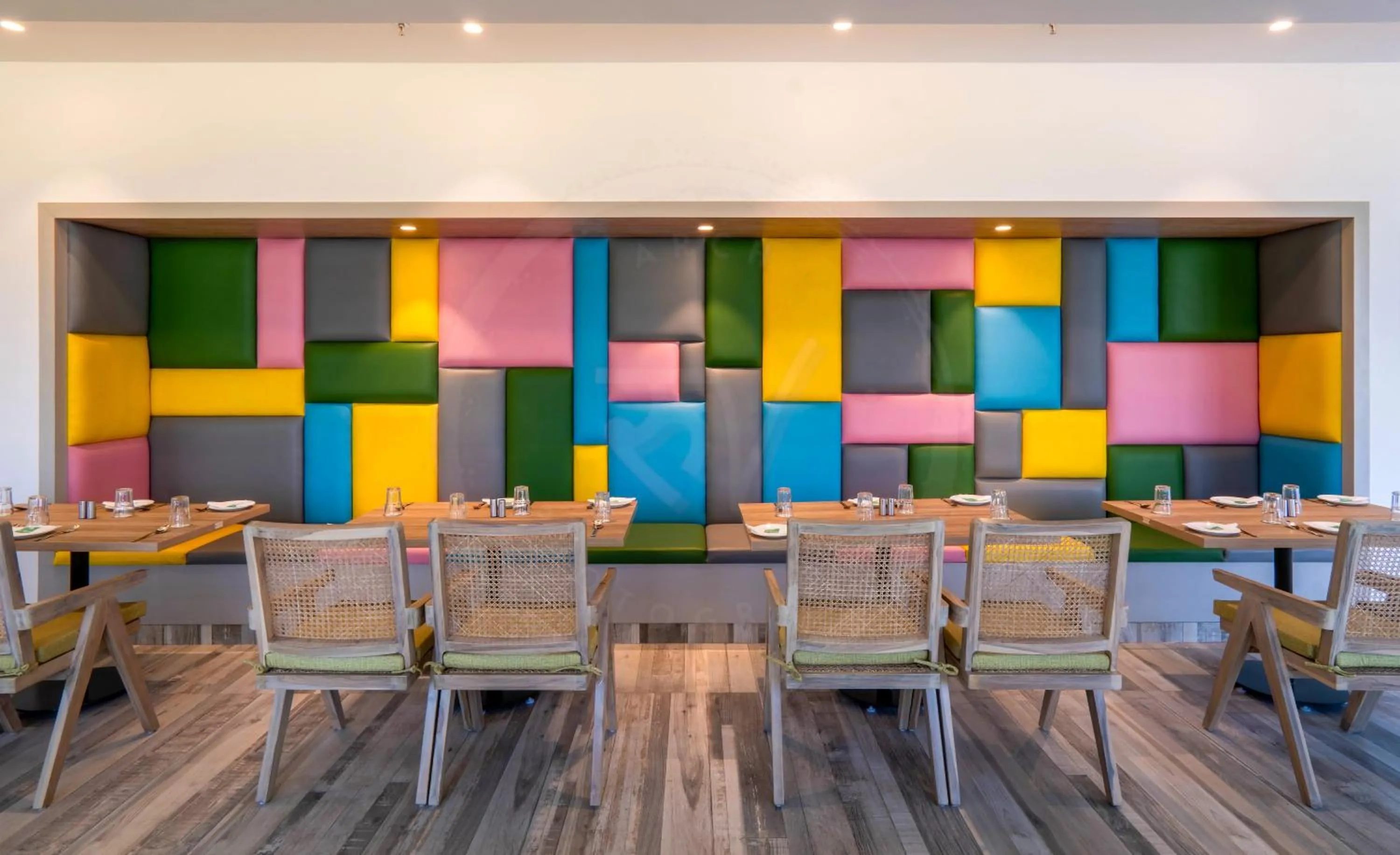 Restaurant/places to eat in Le Roi Dehradun at Dehradun Railway Station