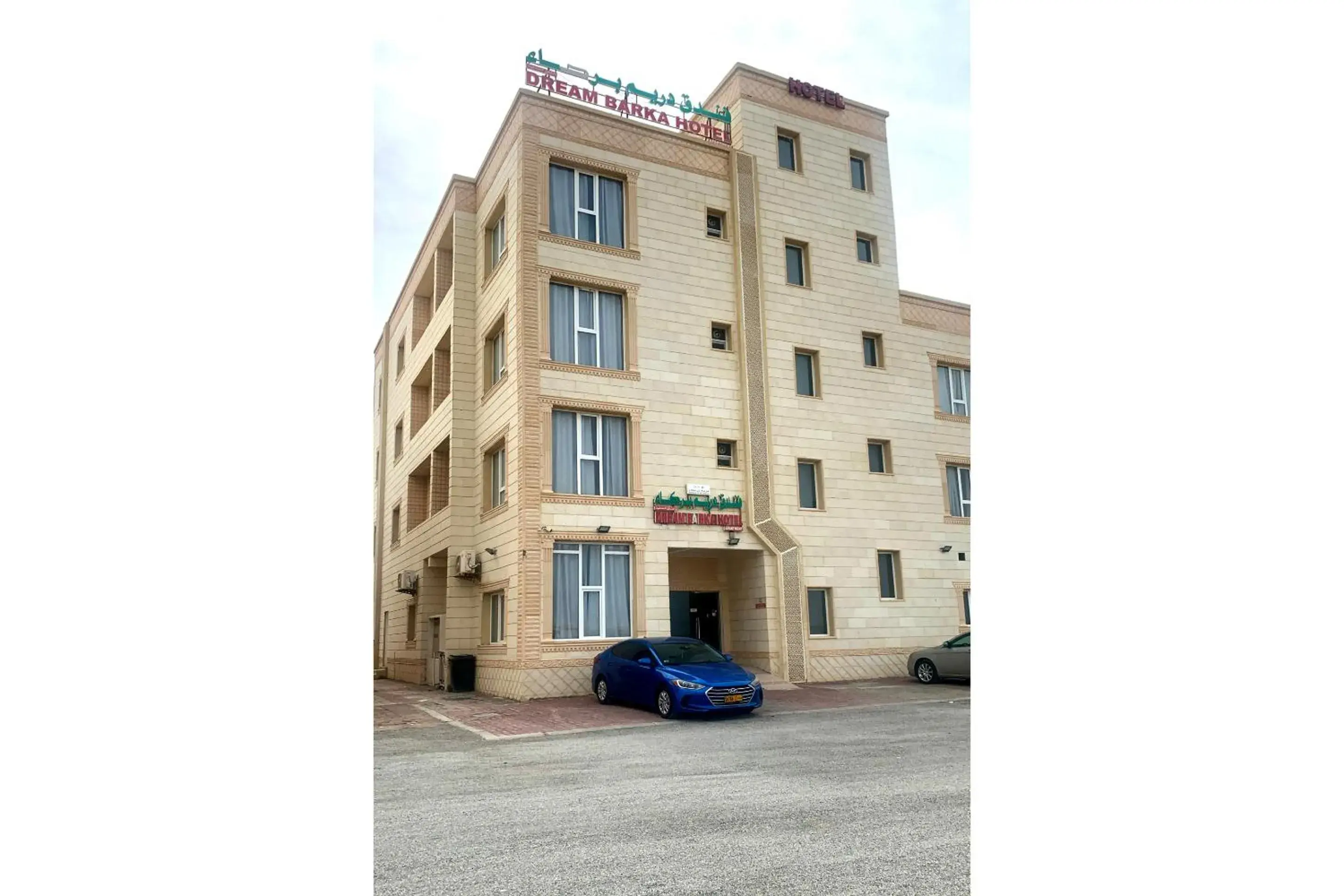Property building in OYO 157 Dream Barka Hotel Property building in OYO 157 Dream Barka Hotel