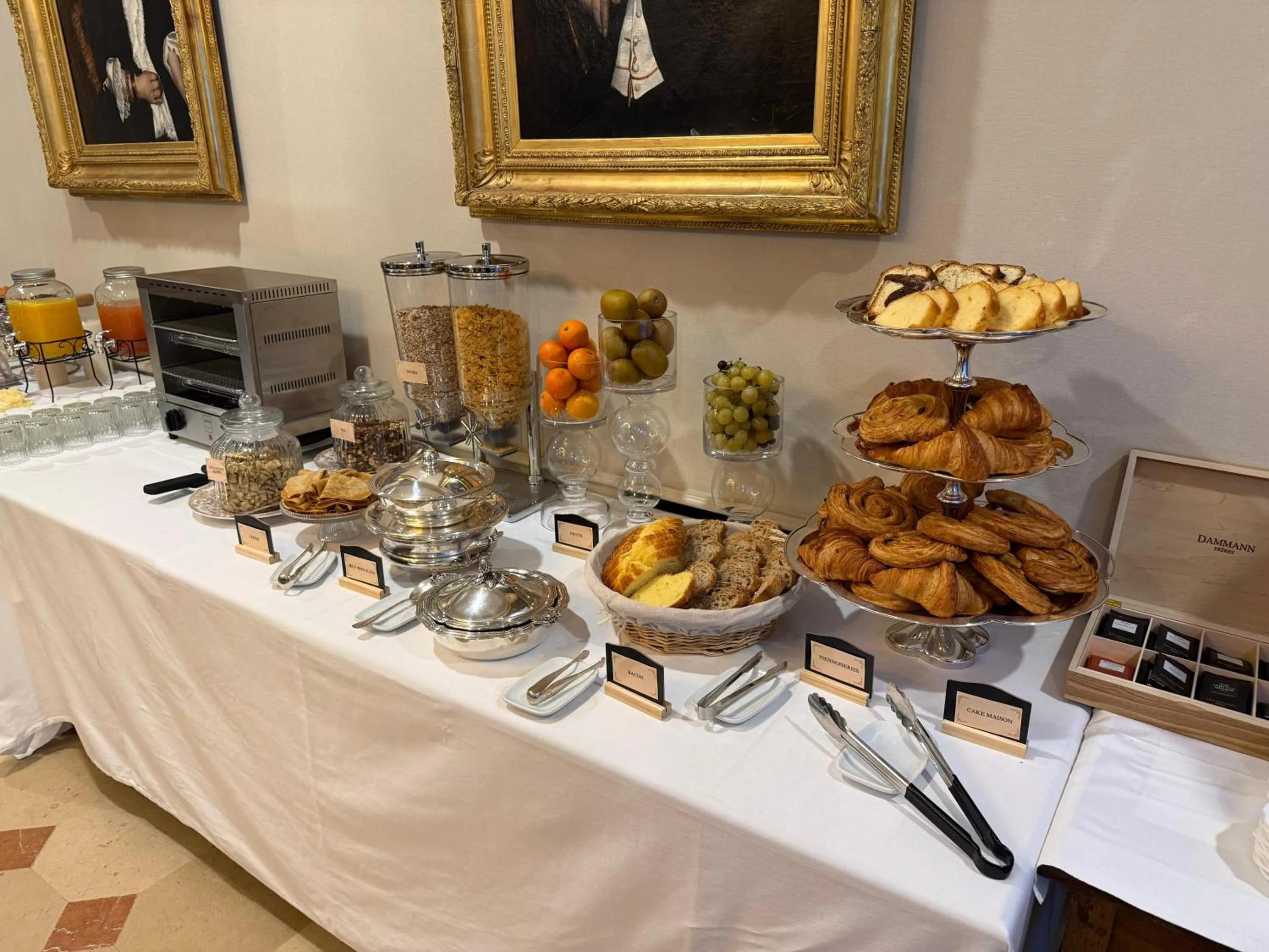 Breakfast in Hôtel de la Poste à Avallon, Bourgogne