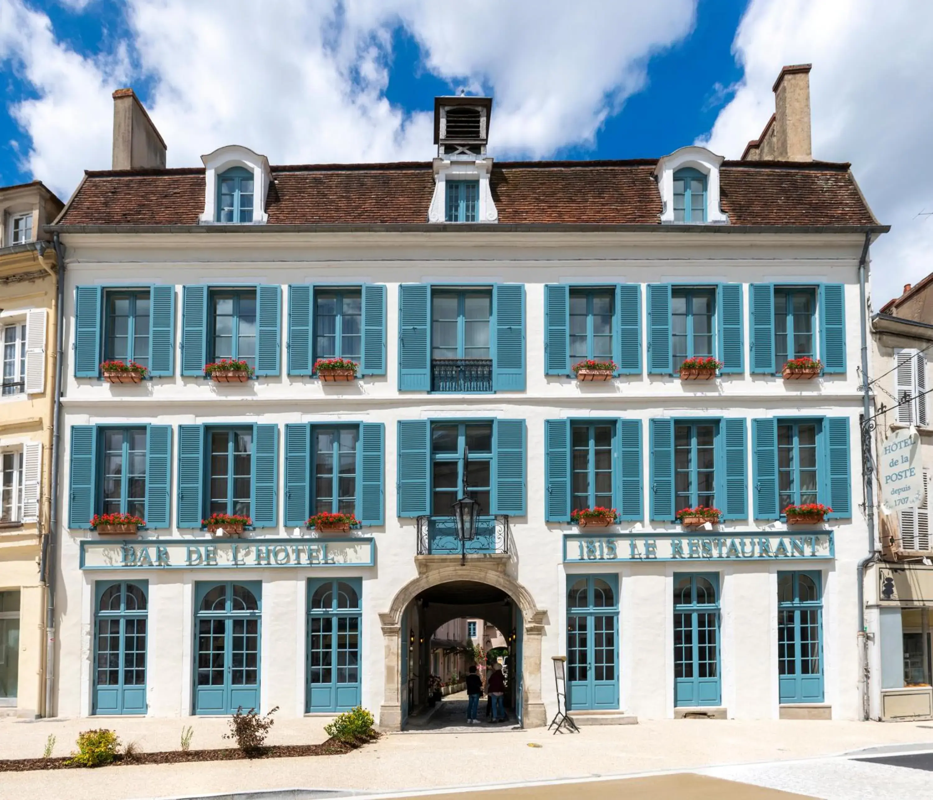 Property building in Hôtel de la Poste à Avallon, Bourgogne Property building in Hôtel de la Poste à Avallon, Bourgogne