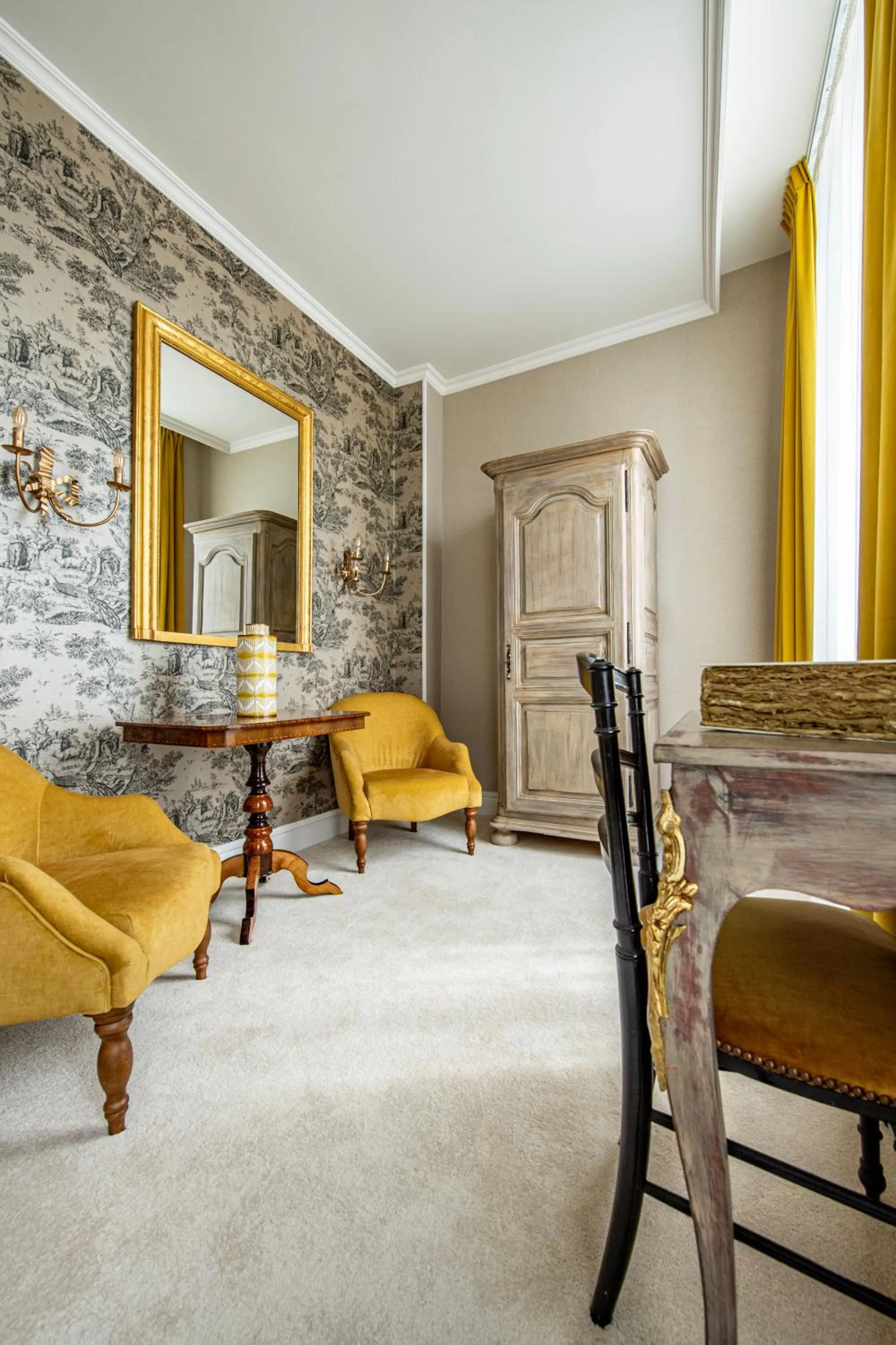 Seating area in Hôtel de la Poste à Avallon, Bourgogne