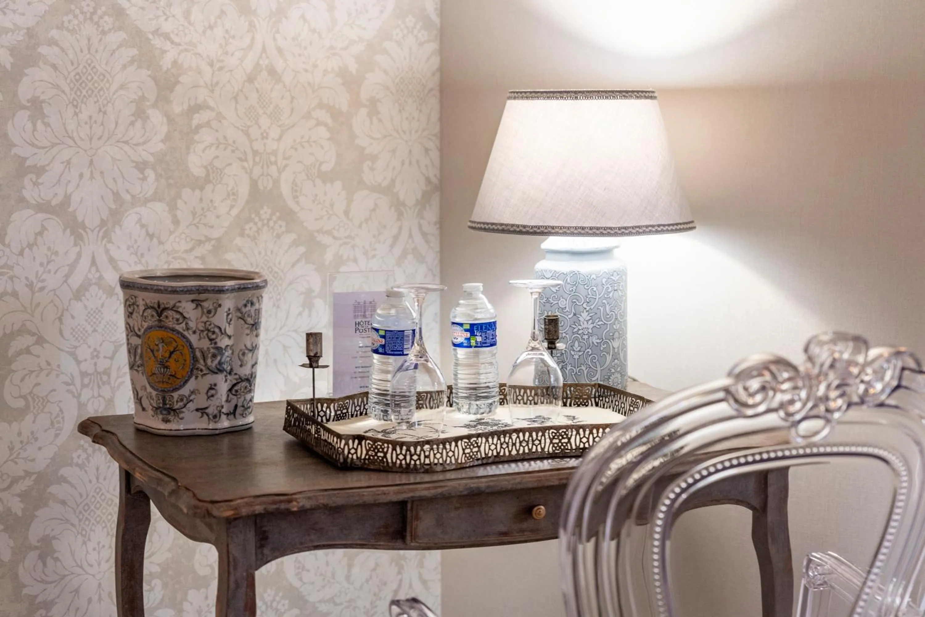 Seating area in Hôtel de la Poste à Avallon, Bourgogne