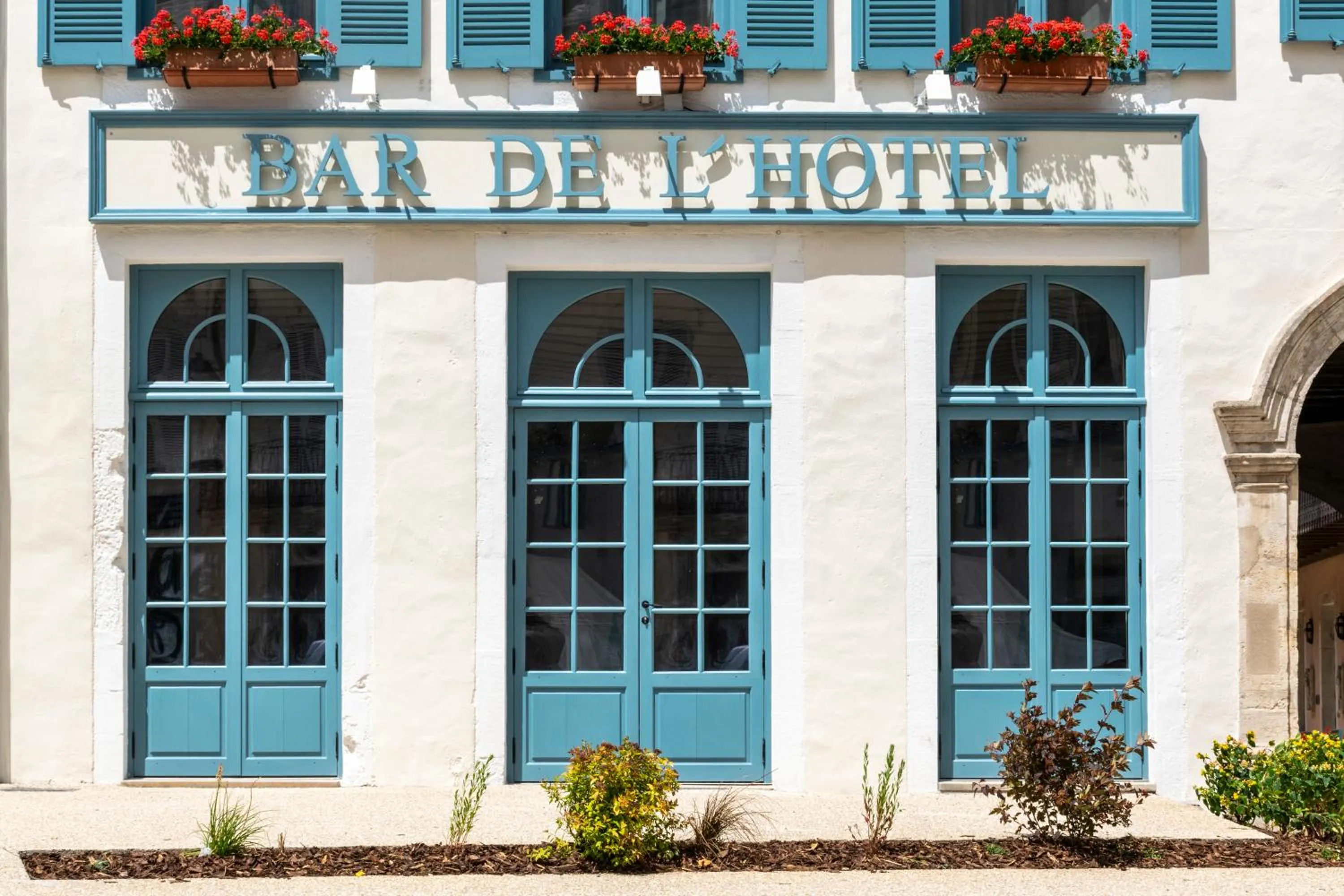 Lounge or bar in Hôtel de la Poste à Avallon, Bourgogne