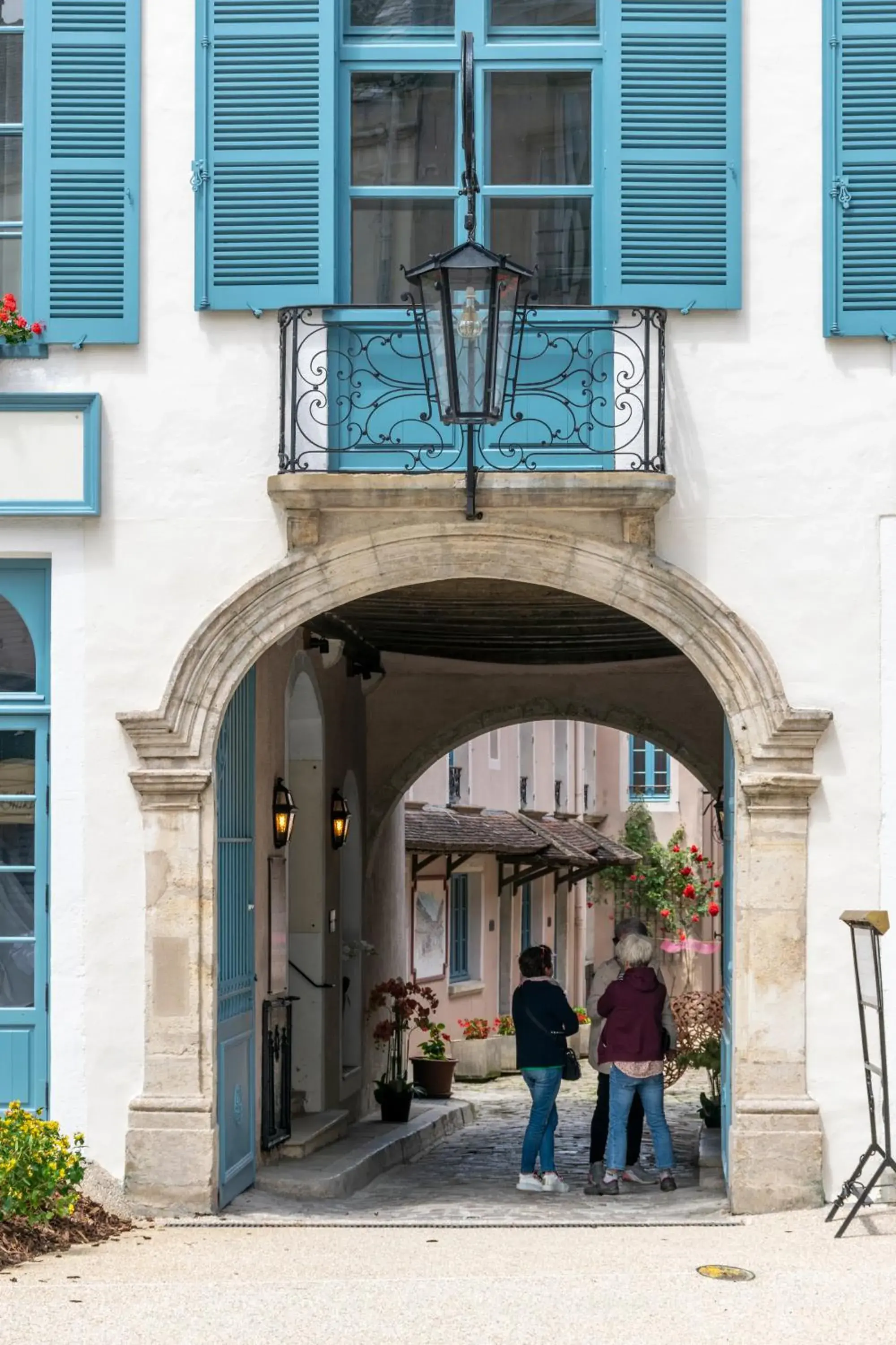 Property building in Hôtel de la Poste à Avallon, Bourgogne Property building in Hôtel de la Poste à Avallon, Bourgogne