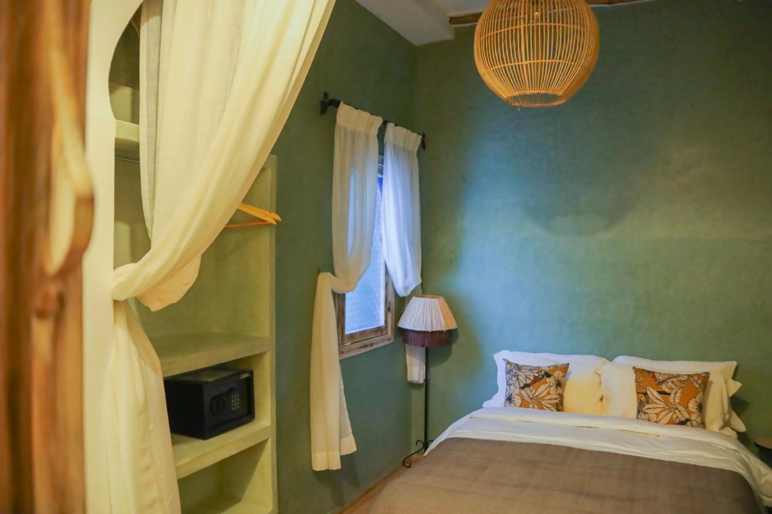 Bathroom, Bed in Riad 11 Zitoune