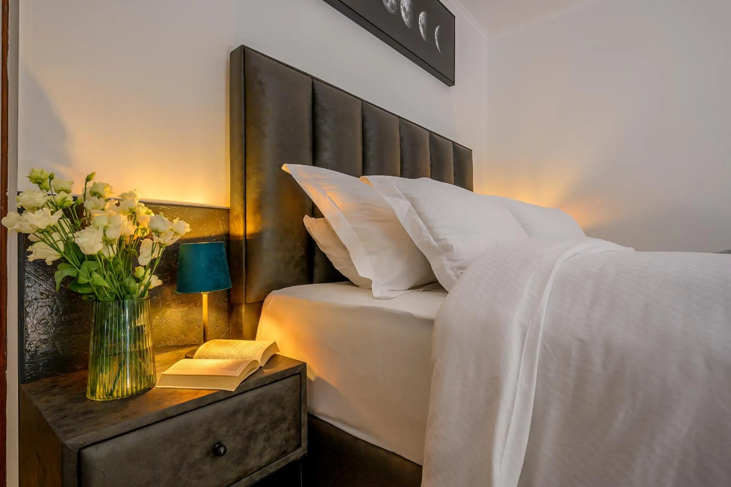 Bed in Yellow house with private parking