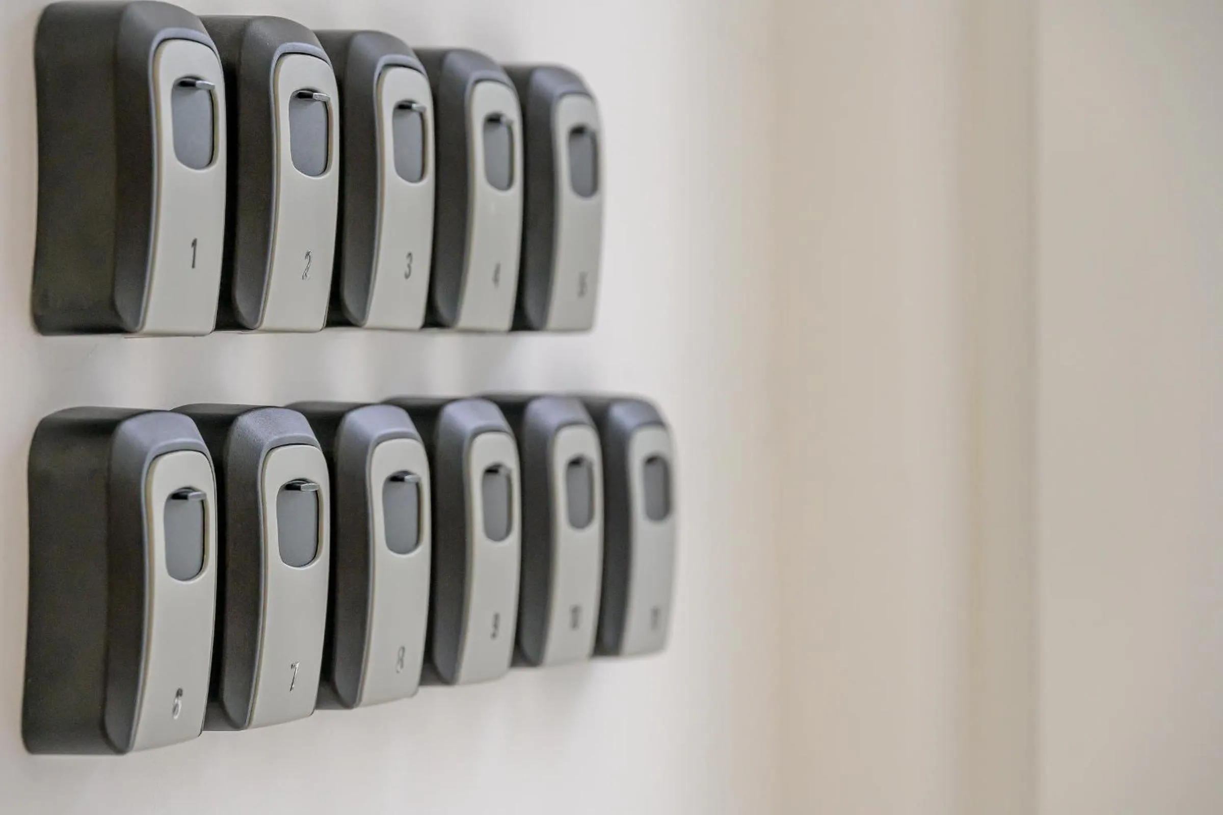 Yellow house with private parking