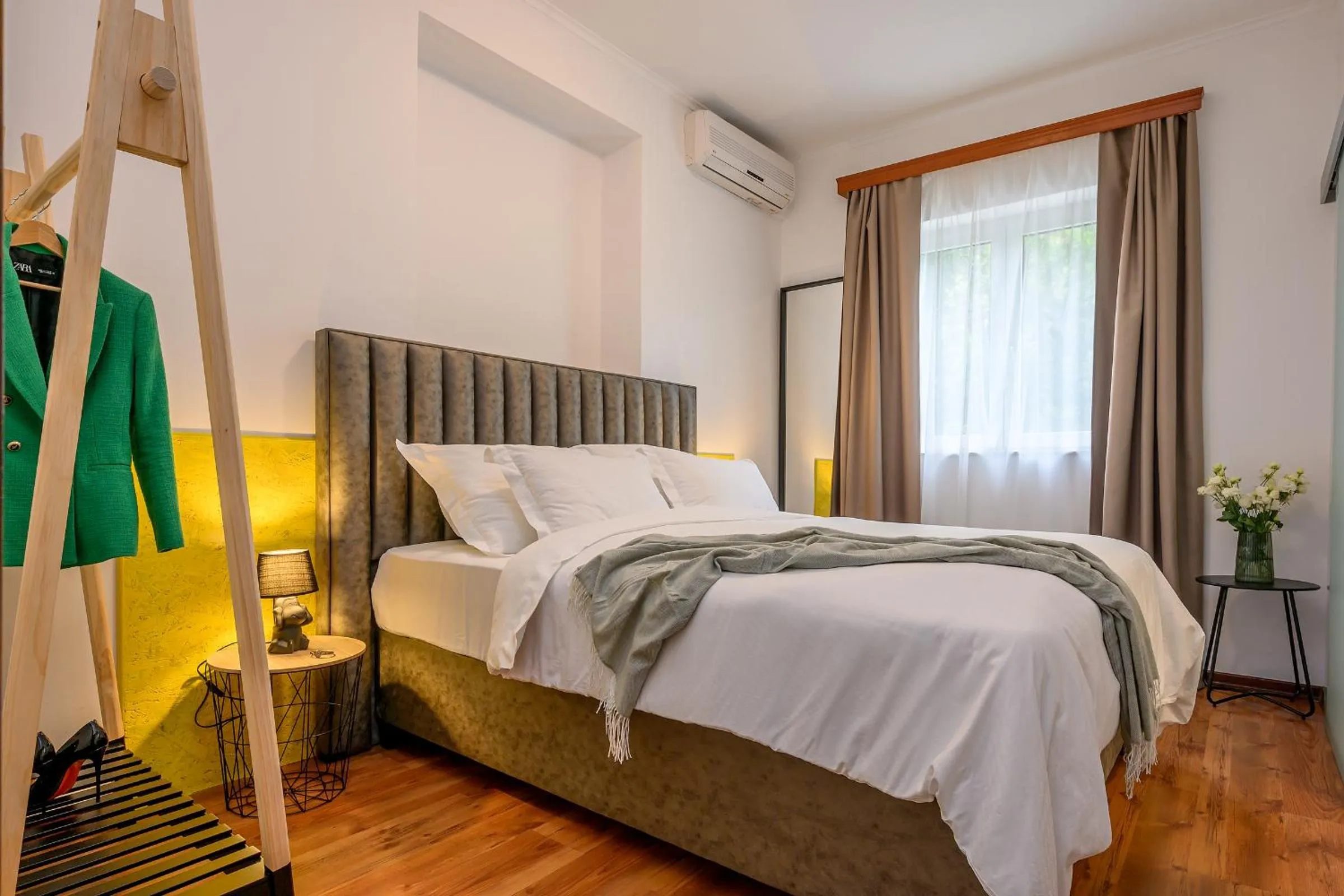 Bed in Yellow house with private parking