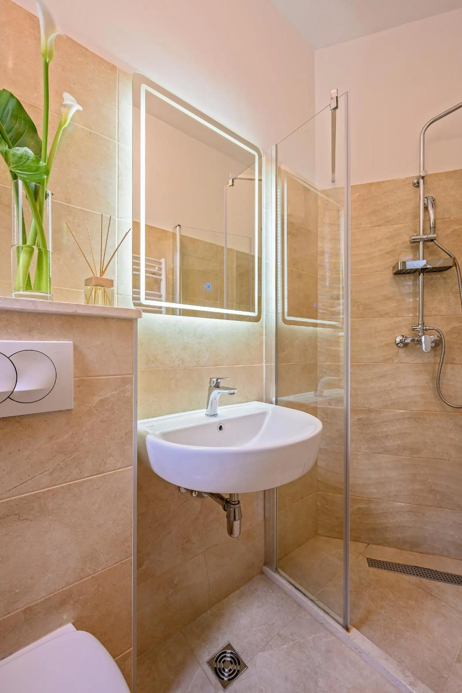 Yellow house with private parking