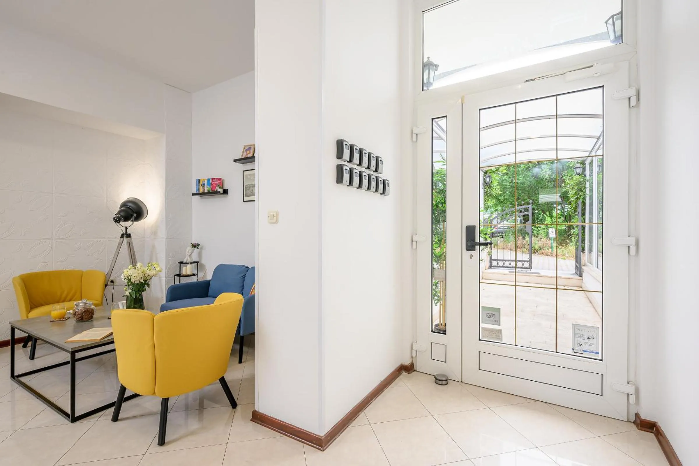 Yellow house with private parking