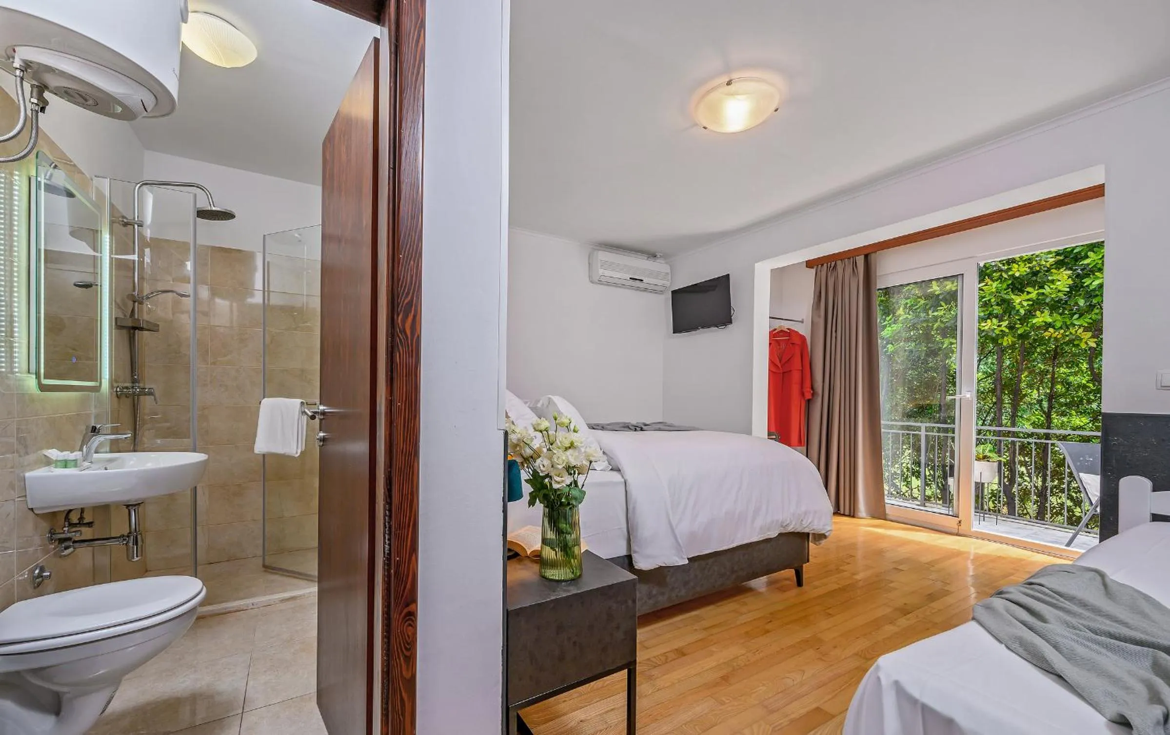 Bed in Yellow house with private parking