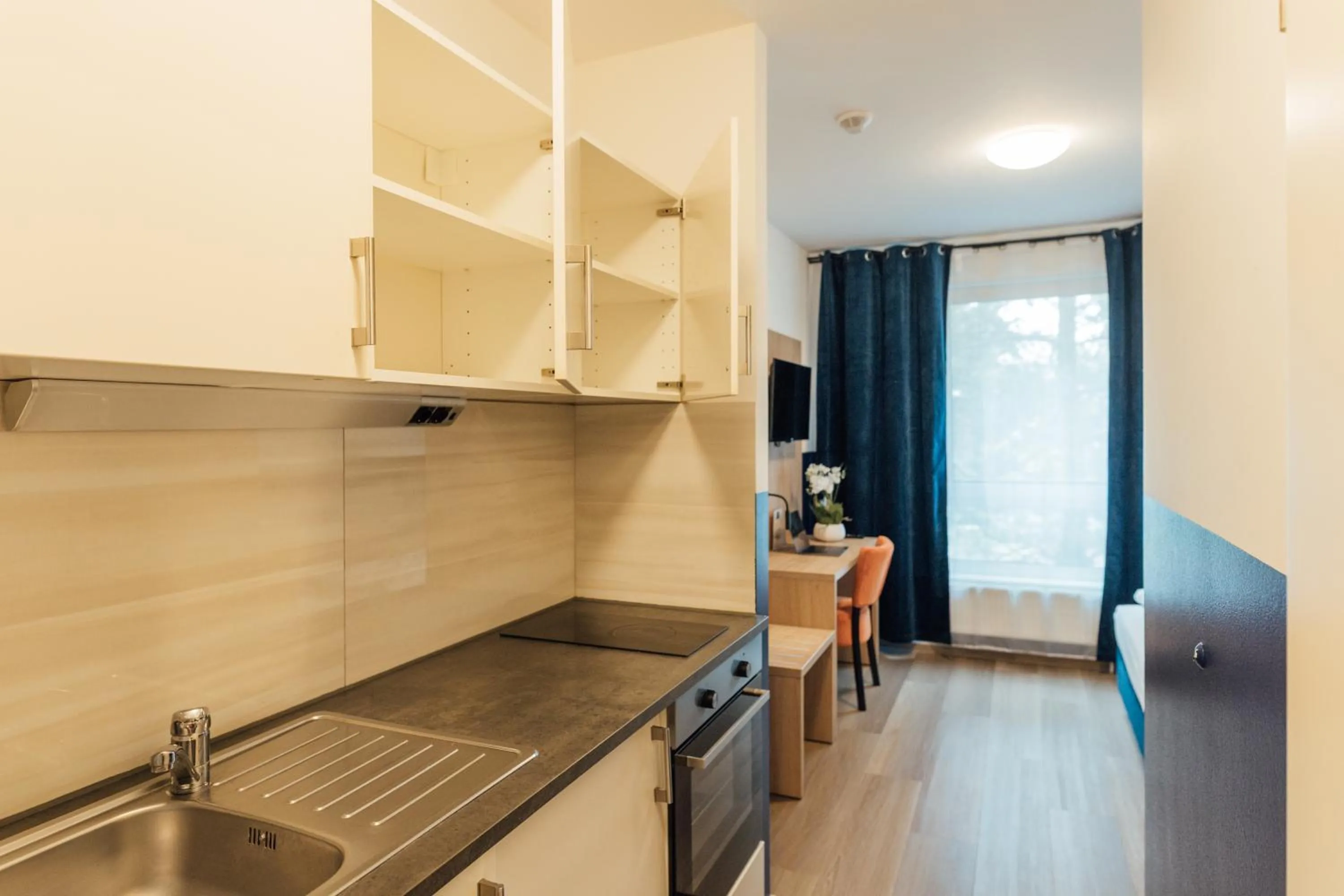 Kitchen or kitchenette in MYKY Aparthotel Harburg - Free Parking