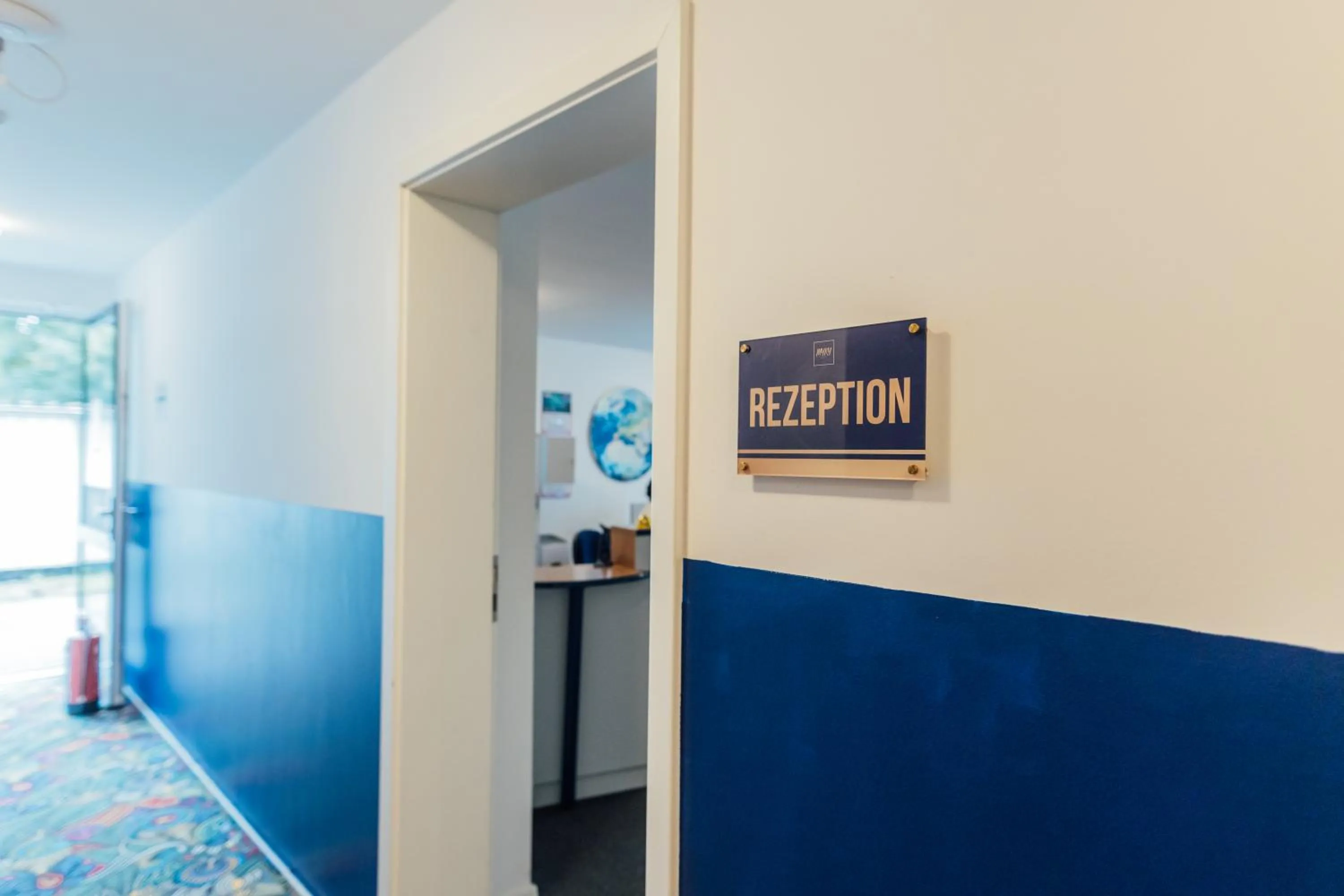 Lobby or reception in MYKY Aparthotel Harburg - Free Parking