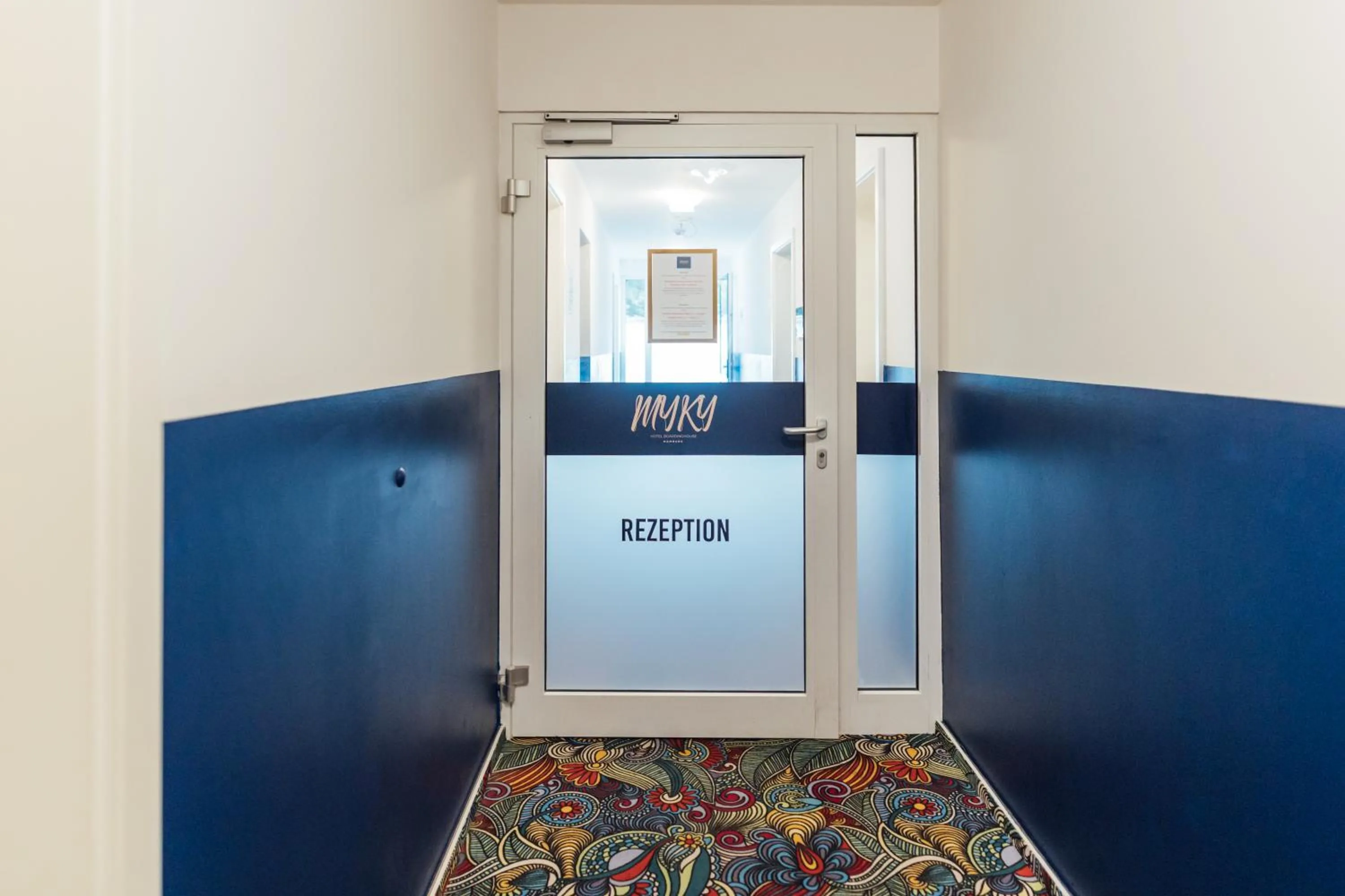 Lobby or reception in MYKY Aparthotel Harburg - Free Parking