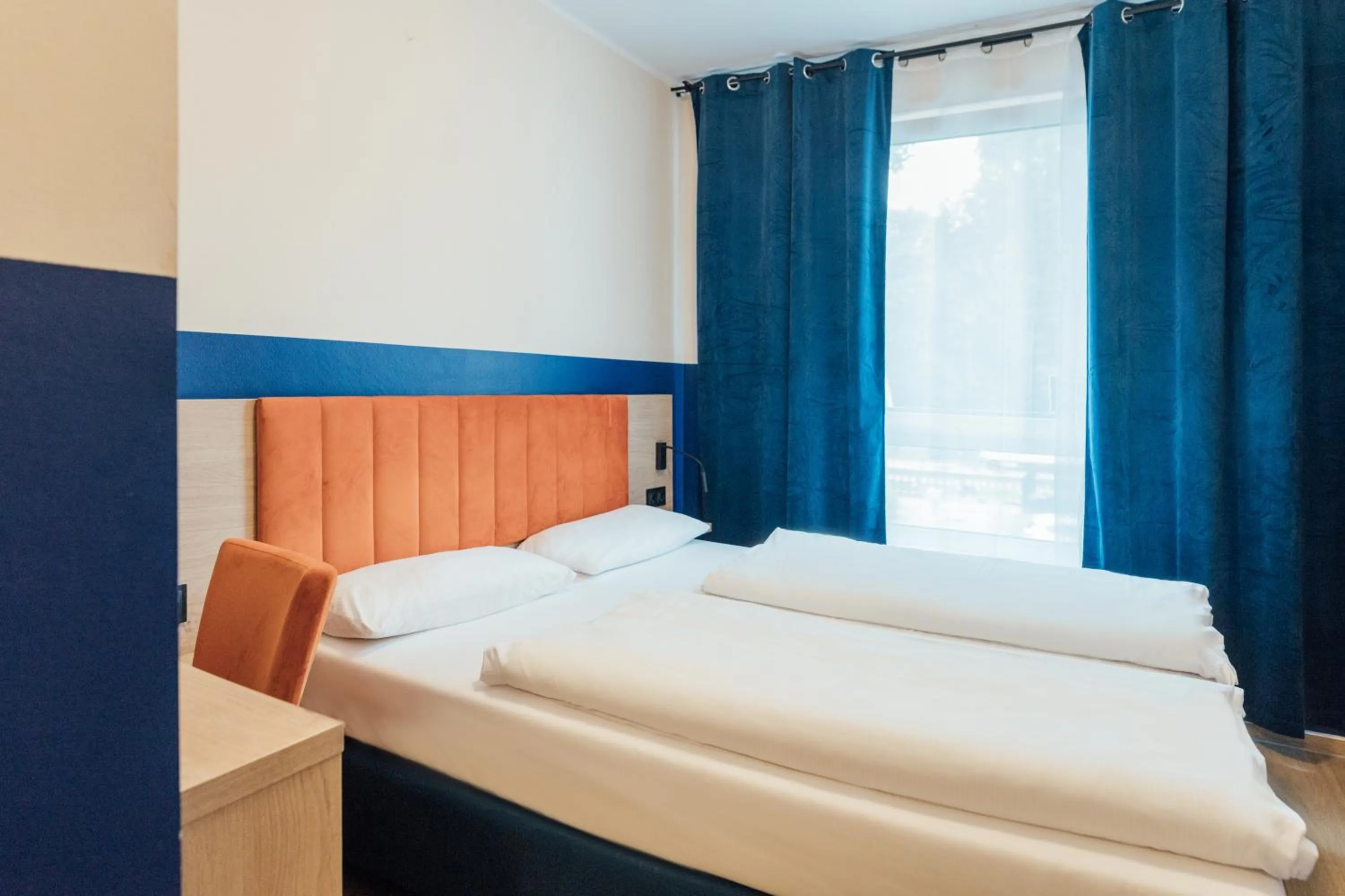 Bed in MYKY Aparthotel Harburg - Free Parking