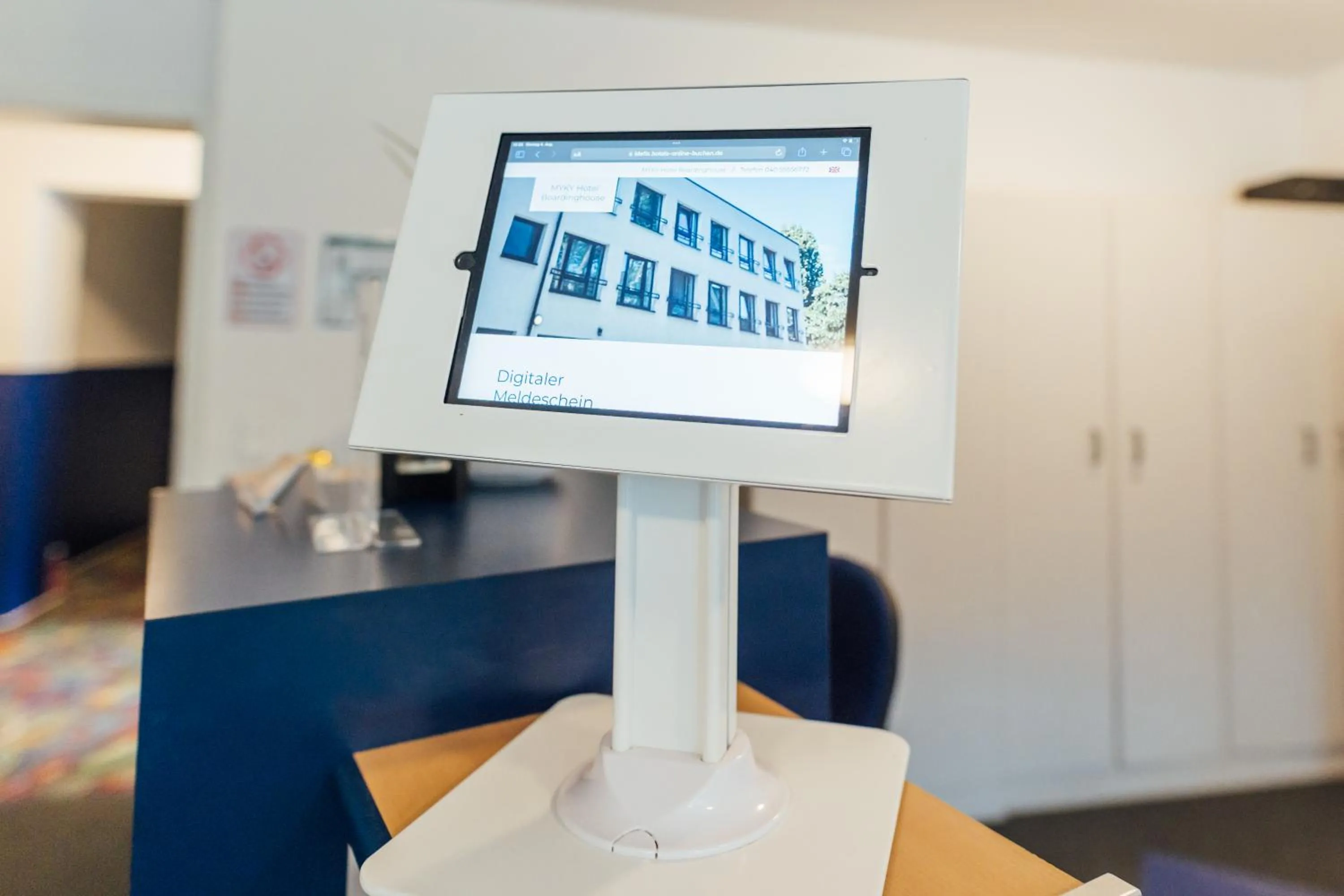 Lobby or reception in MYKY Aparthotel Harburg - Free Parking