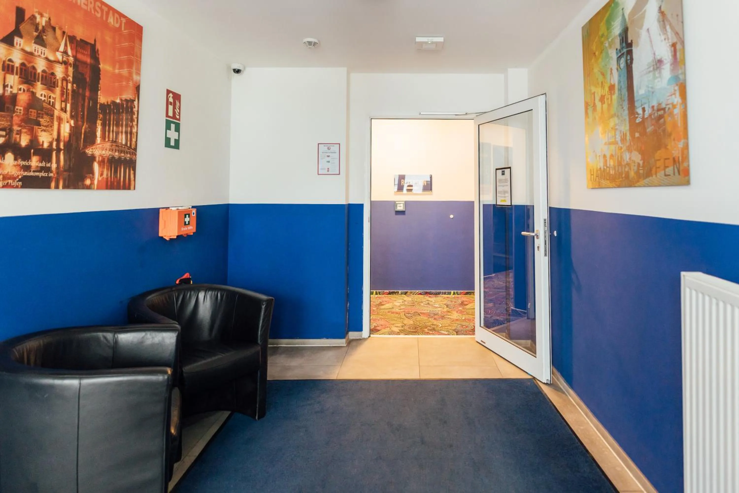Lobby or reception in MYKY Aparthotel Harburg - Free Parking