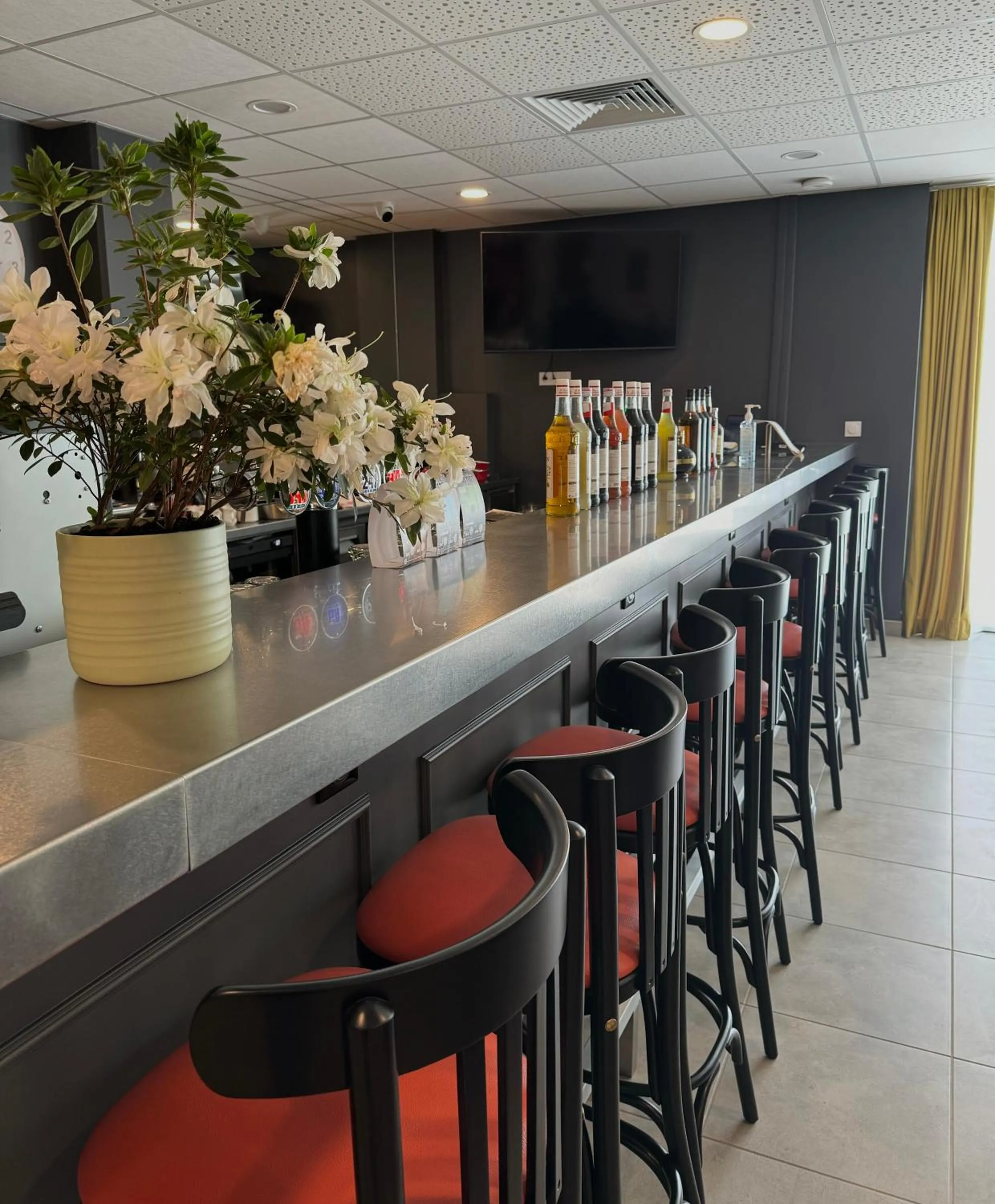 Lounge or bar in Beelodge Hotel Blois Centre
