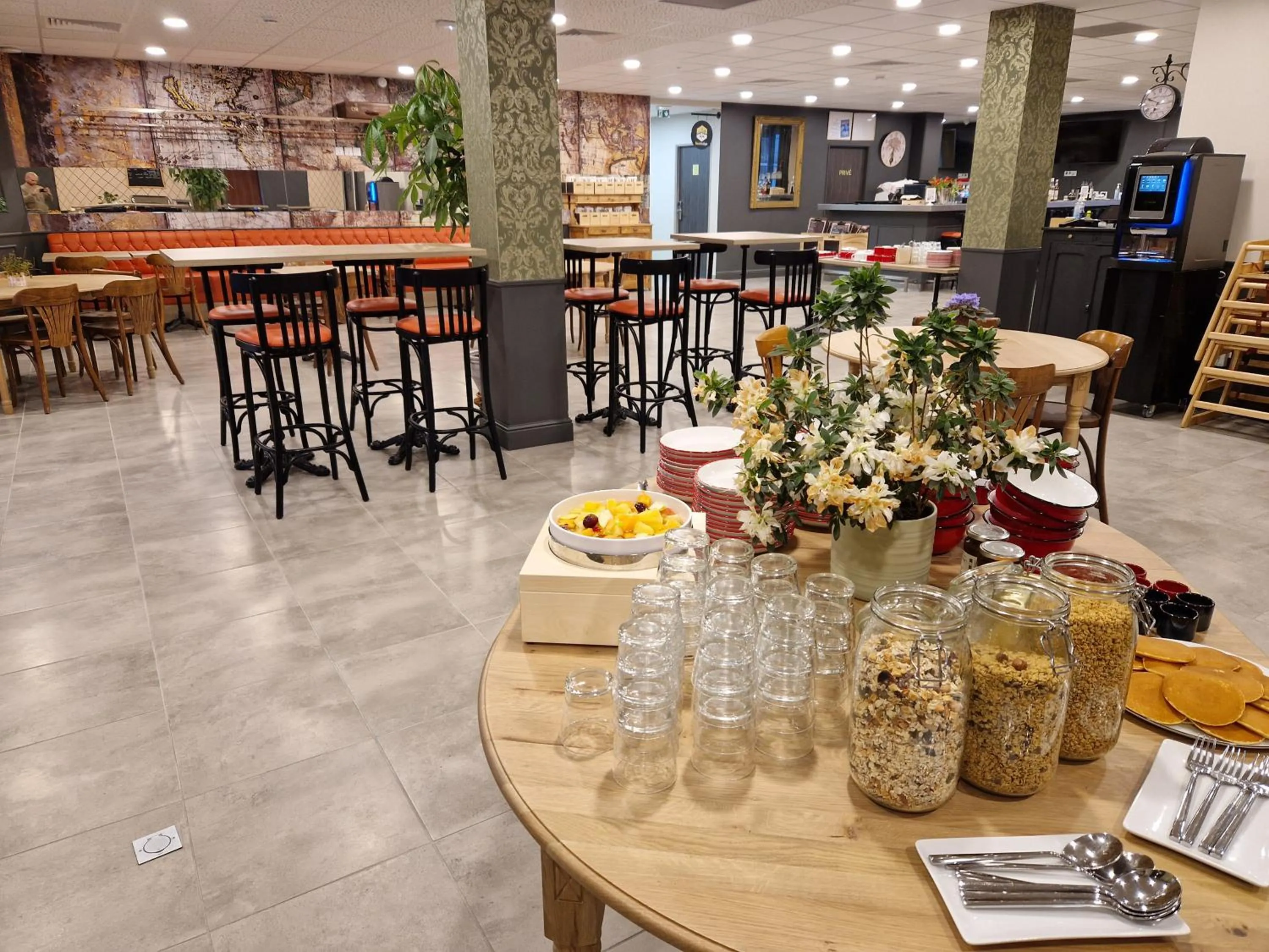 Buffet breakfast in Beelodge Hotel Blois Centre