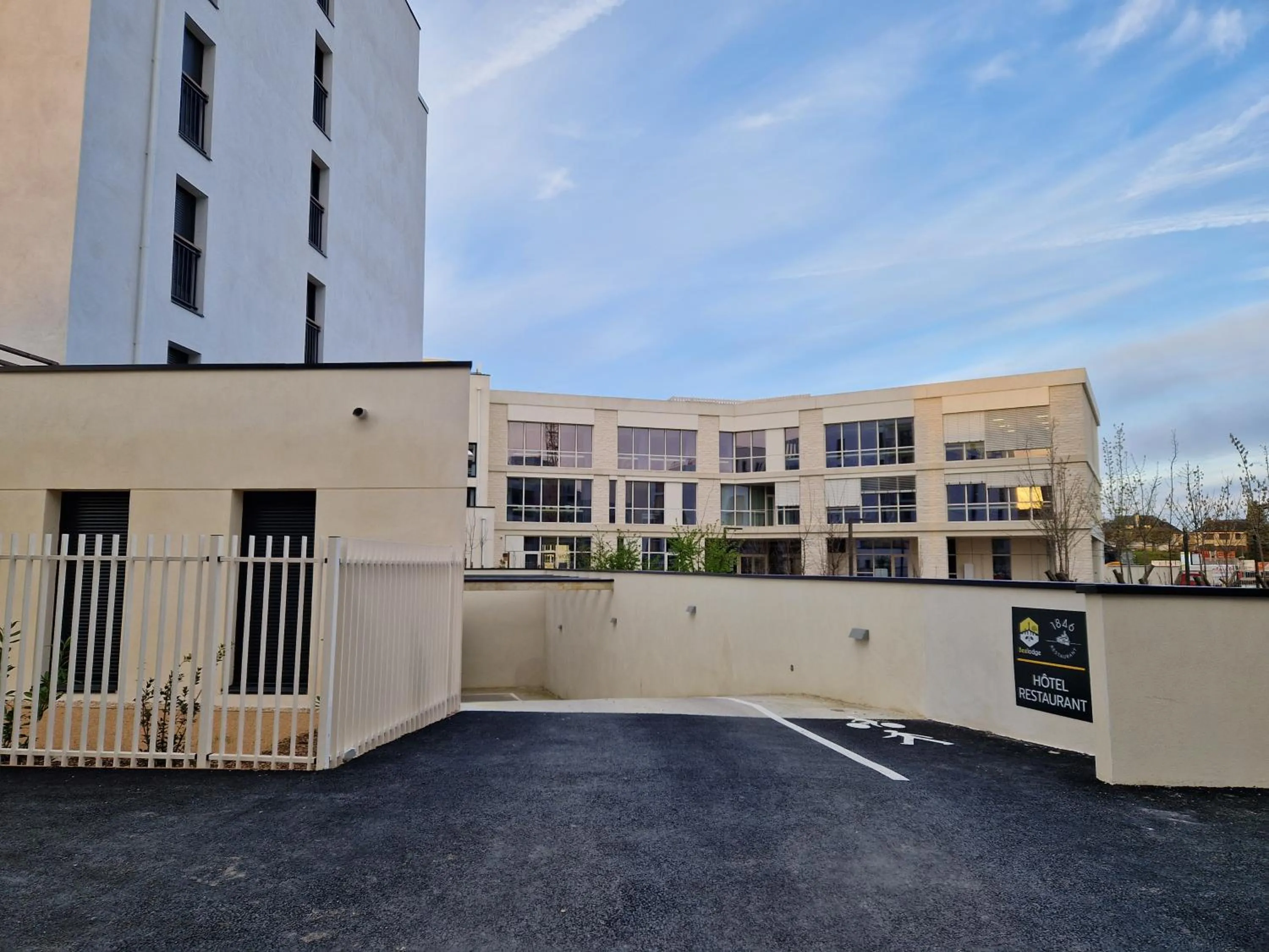 Parking in Beelodge Hotel Blois Centre