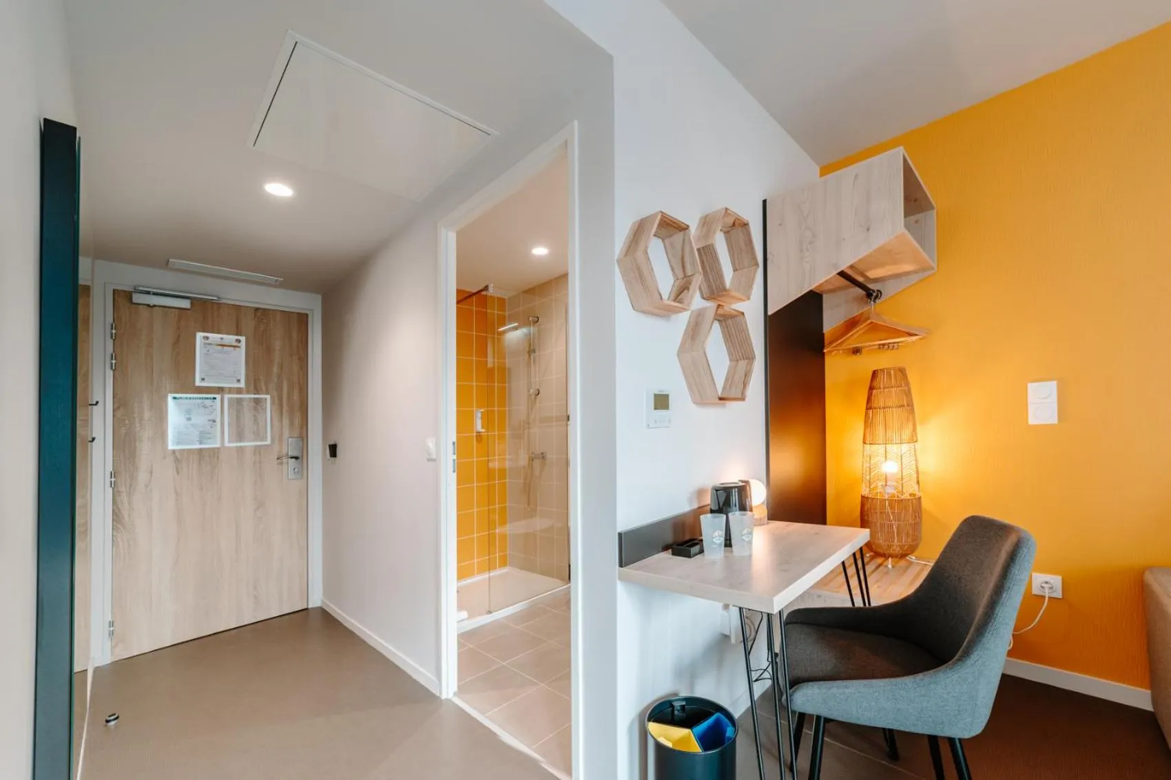 Seating area in Beelodge Hotel Blois Centre