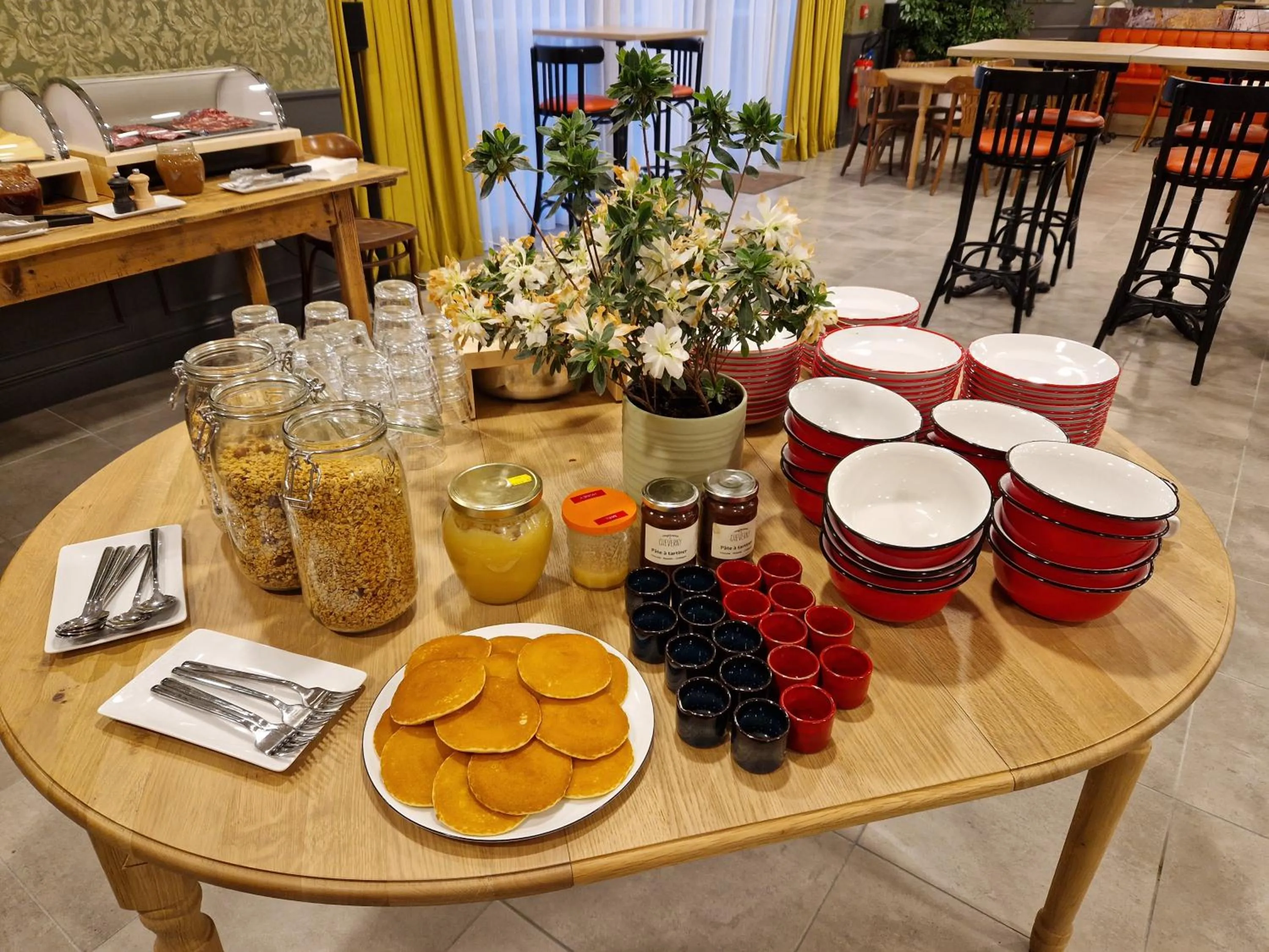 Breakfast in Beelodge Hotel Blois Centre