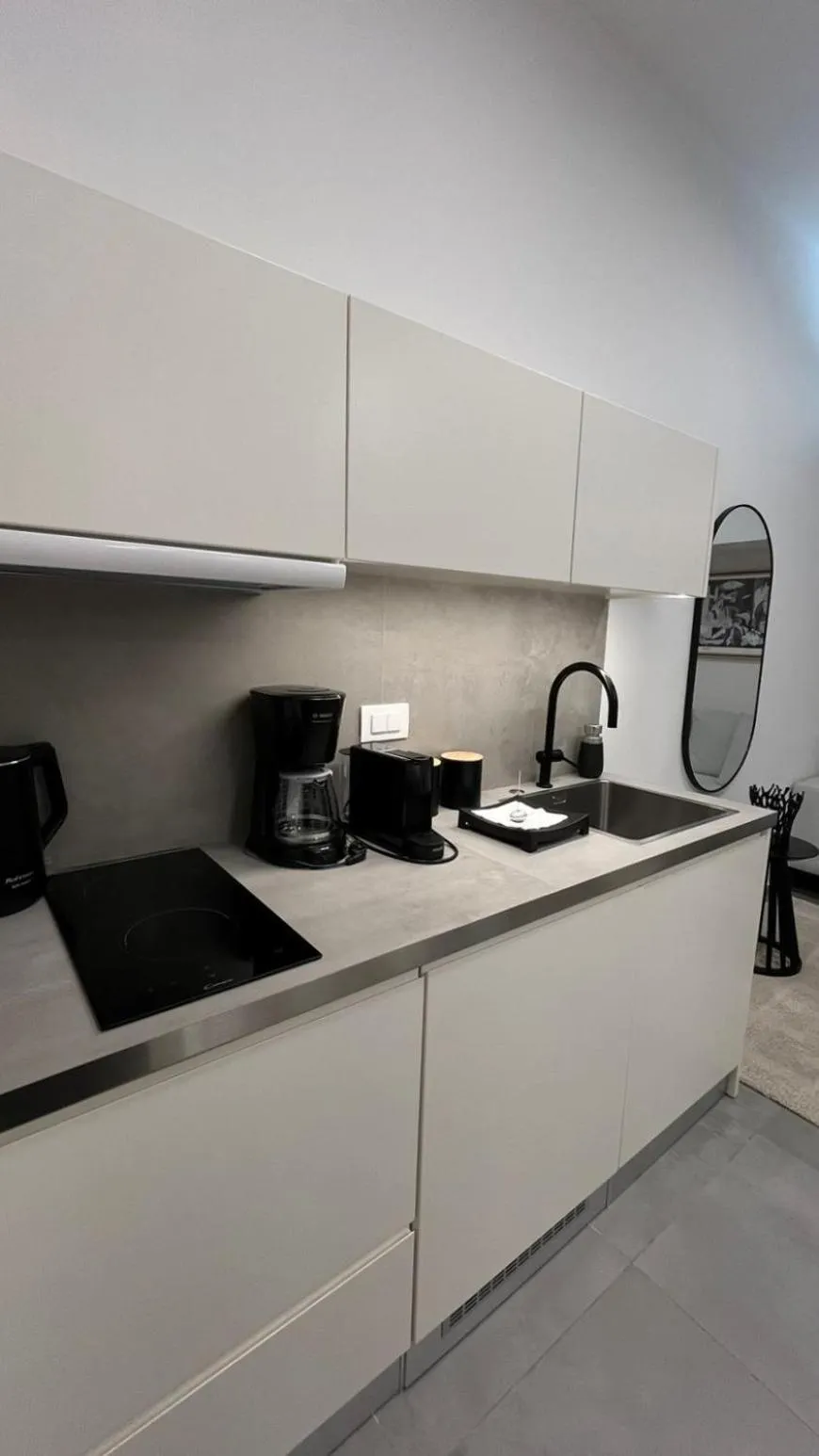 kitchen in AIONION RESIDENCES by K&K