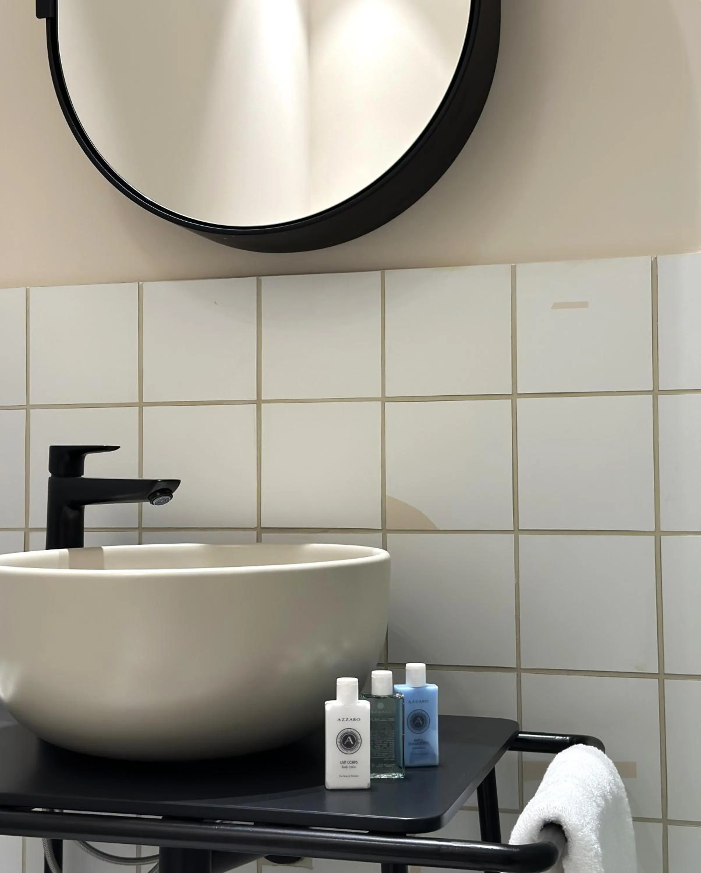 Bathroom in AIONION RESIDENCES by K&K