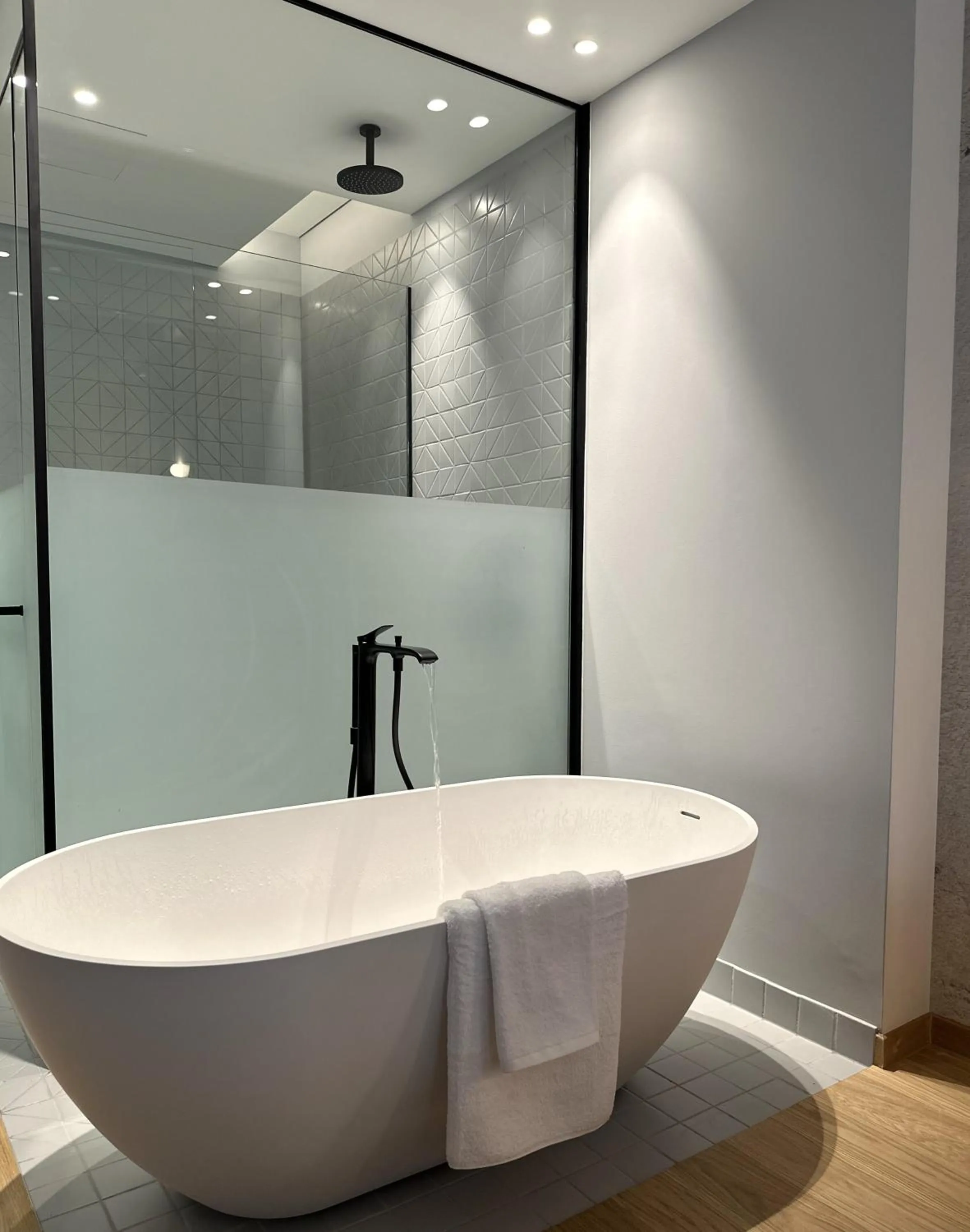 Shower in AIONION RESIDENCES by K&K