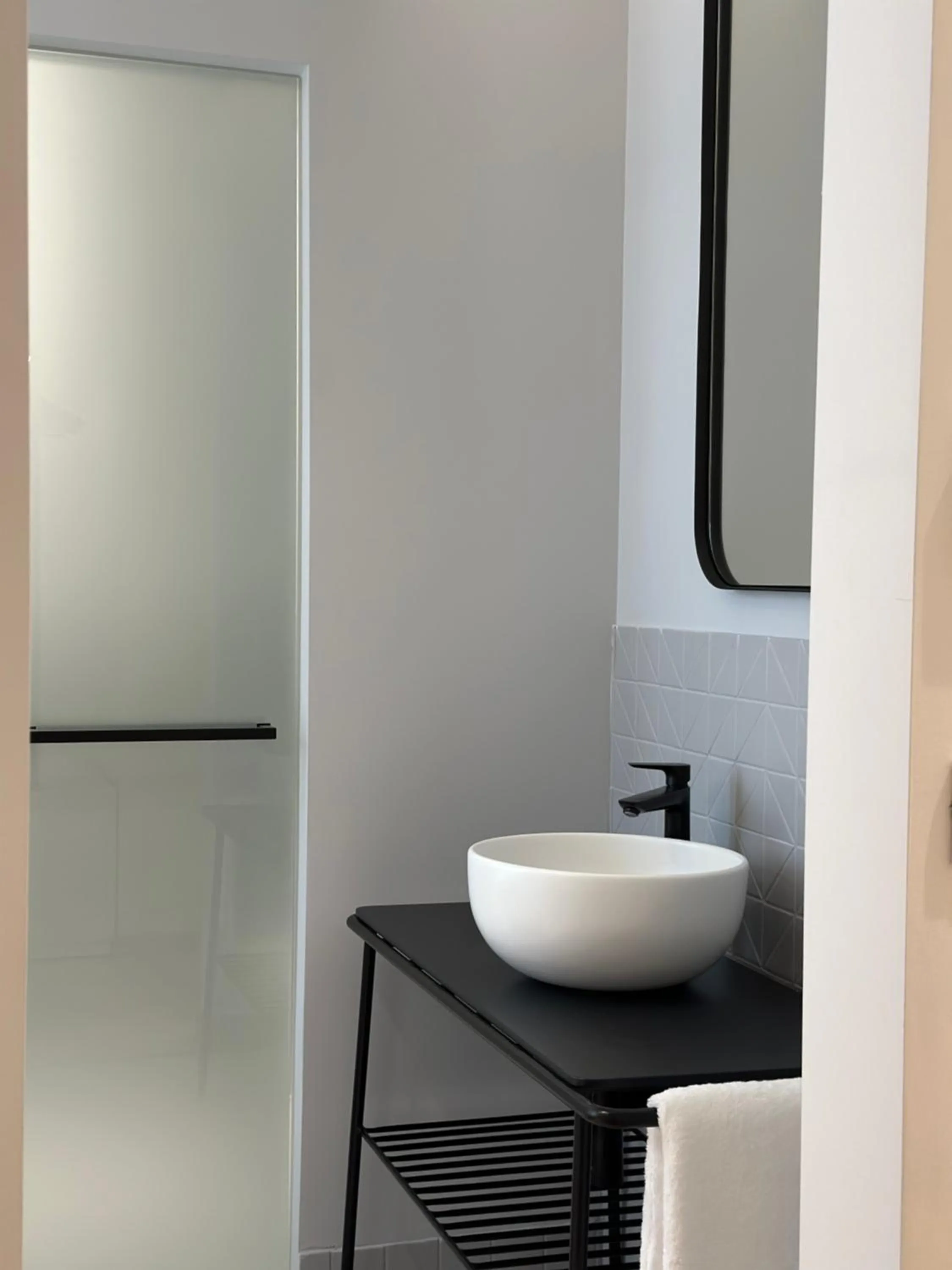 Bathroom in AIONION RESIDENCES by K&K