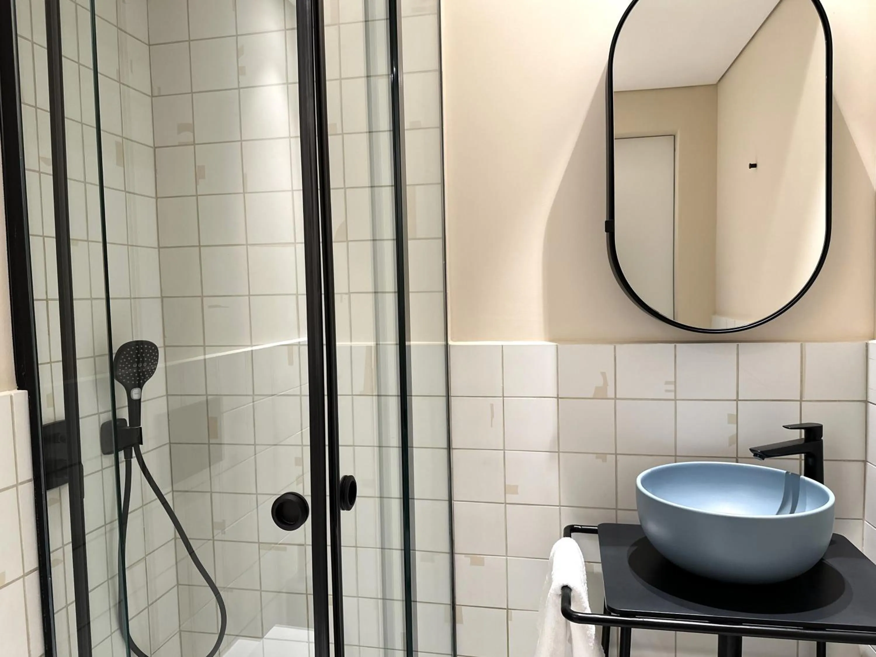 Shower in AIONION RESIDENCES by K&K