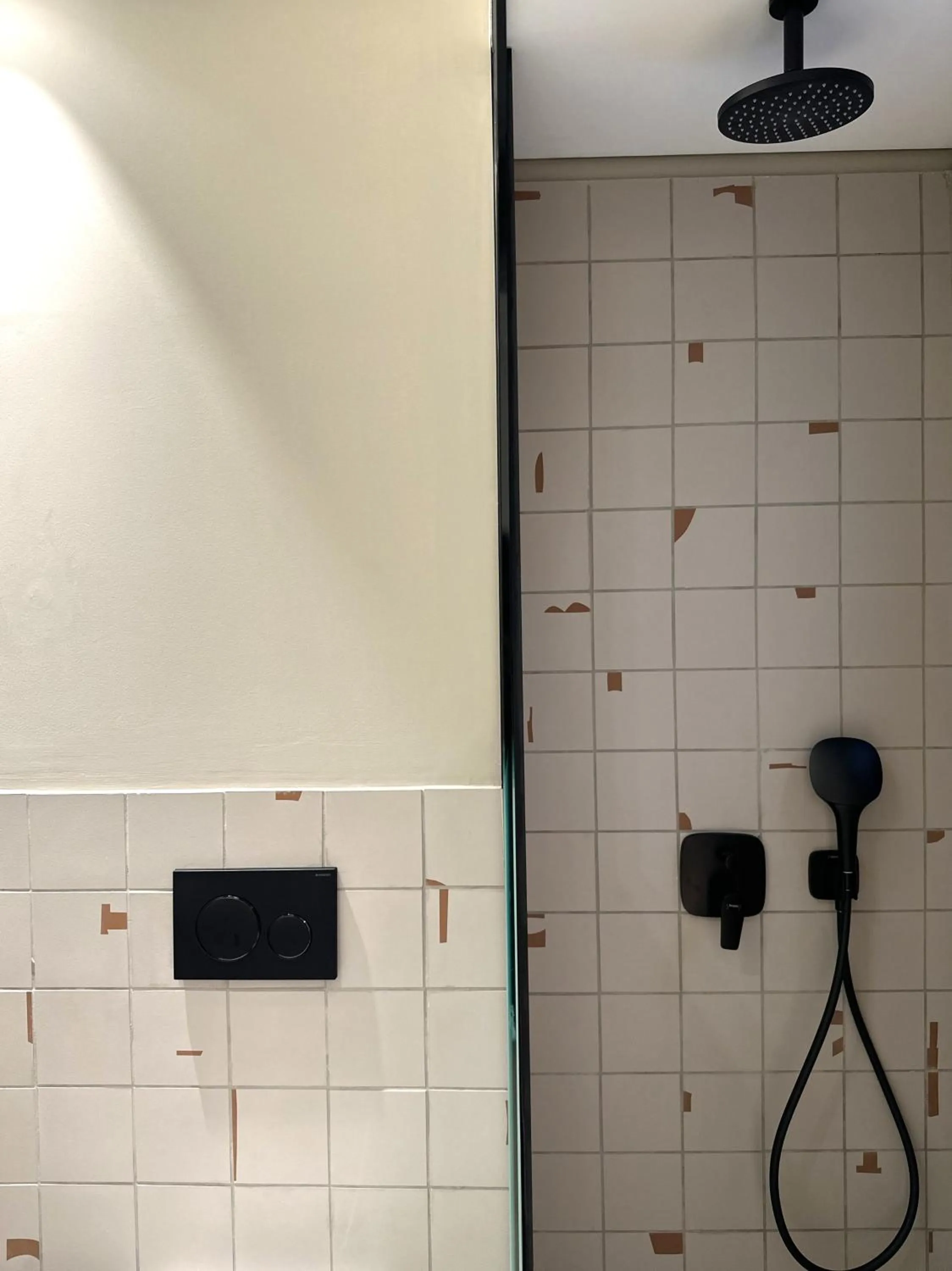 Shower in AIONION RESIDENCES by K&K