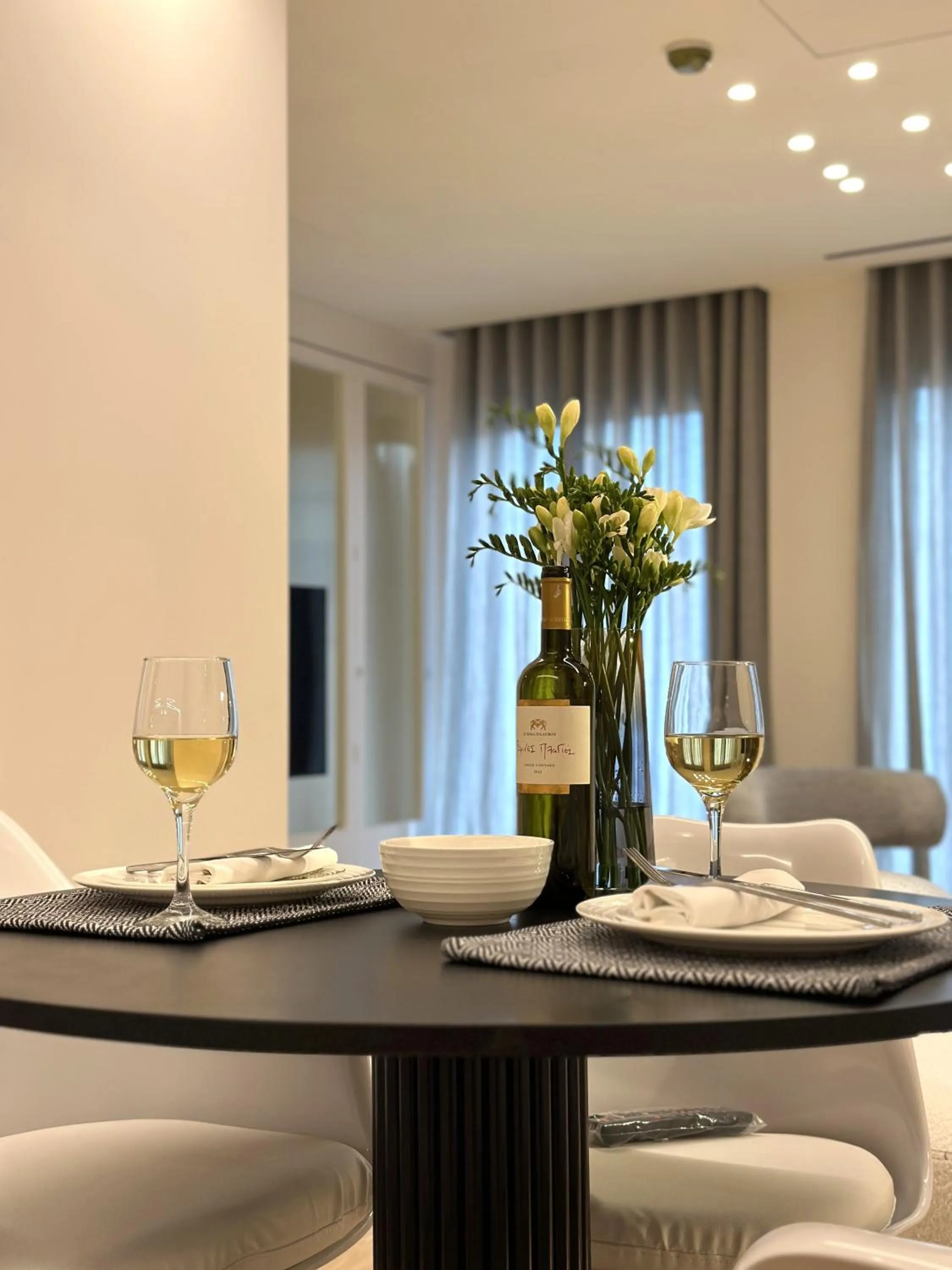 Food and drinks in AIONION RESIDENCES by K&K