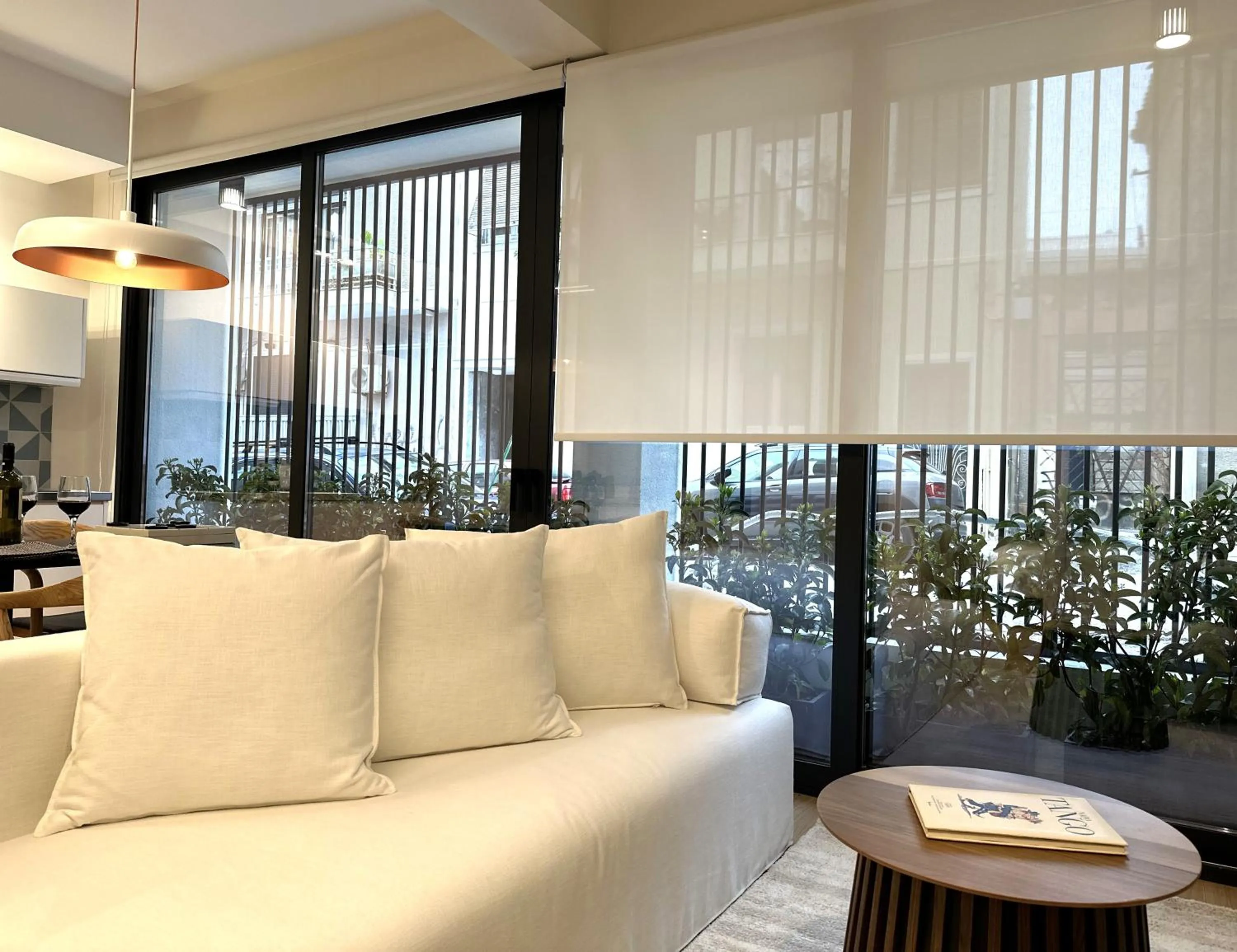 Living room in AIONION RESIDENCES by K&K