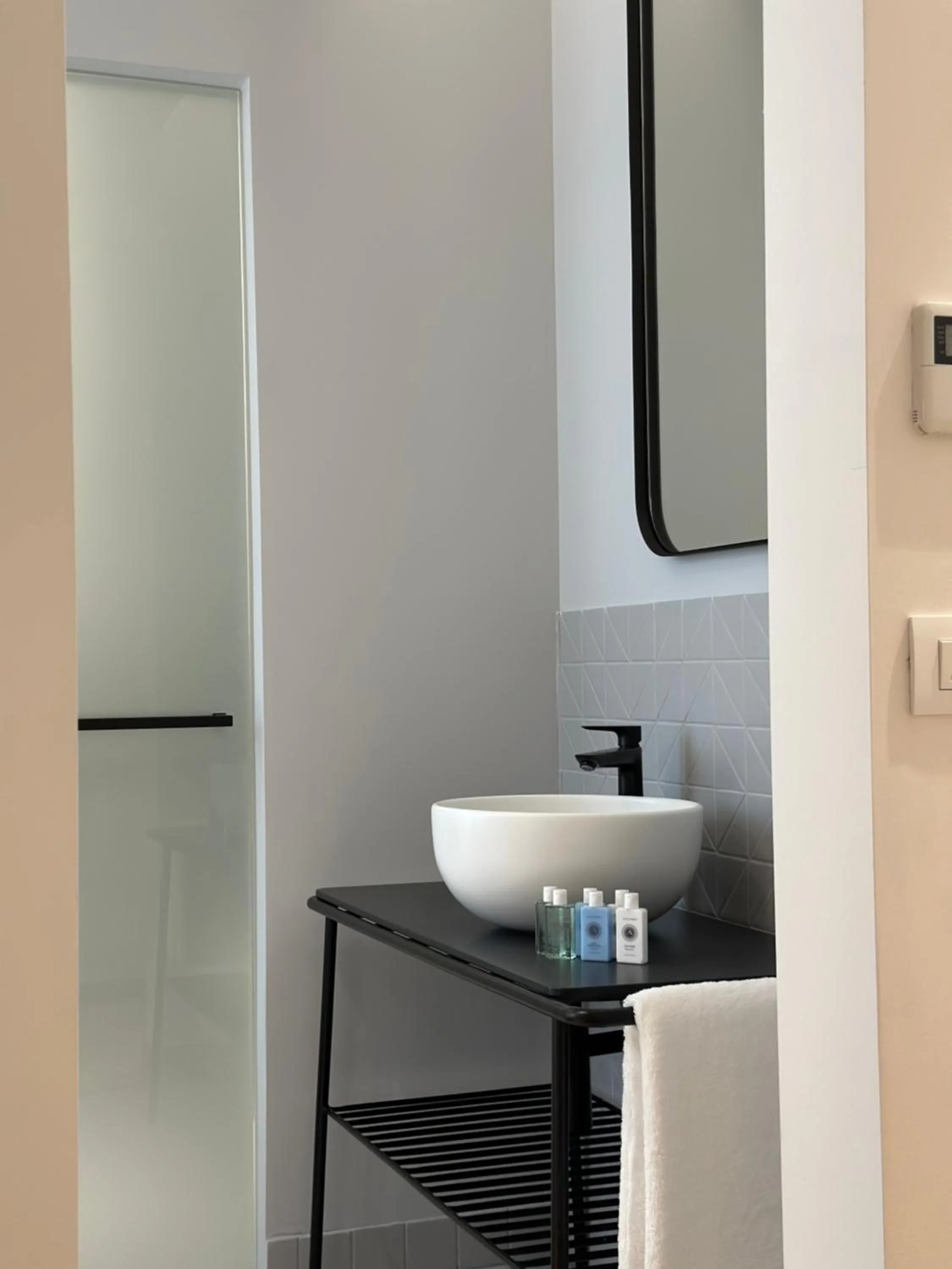 Bathroom in AIONION RESIDENCES by K&K