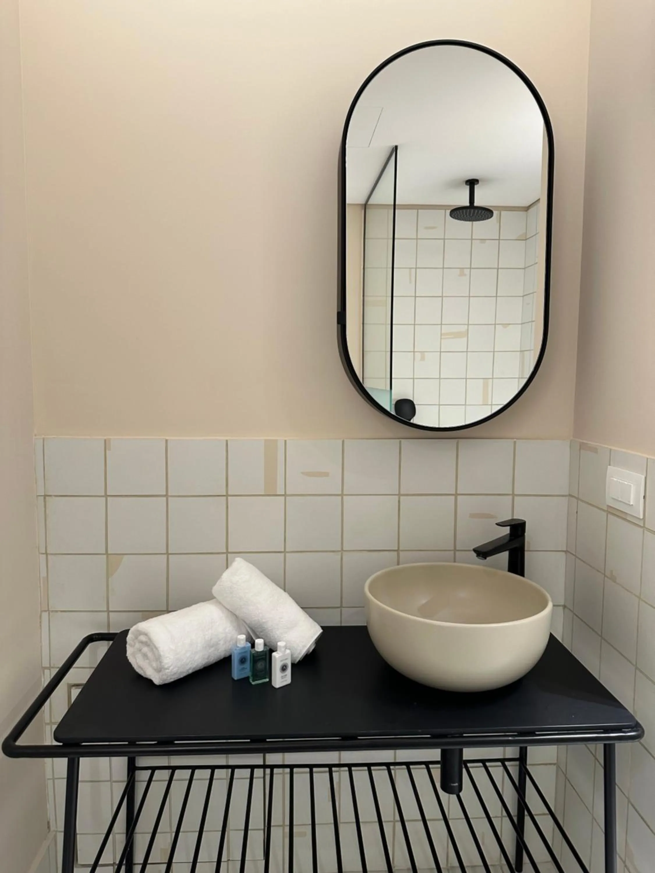 Bathroom in AIONION RESIDENCES by K&K