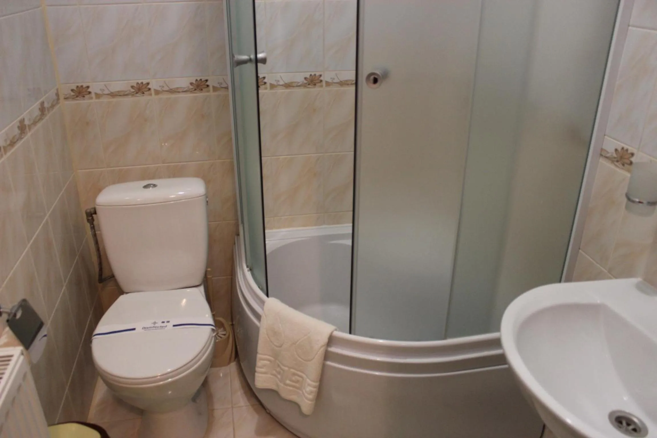 Shower in Yunist