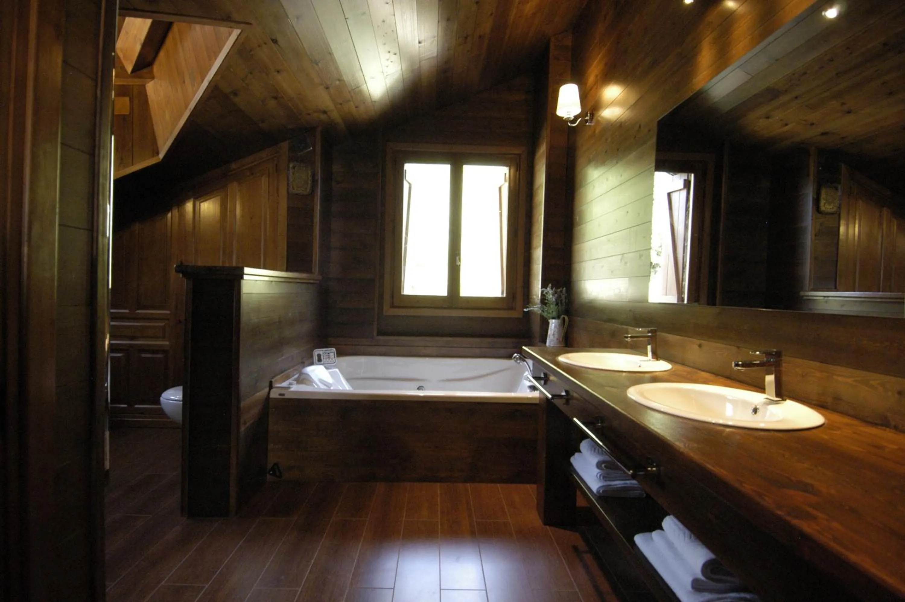 Hot Tub in Hotel Rural El Portón de Murillo