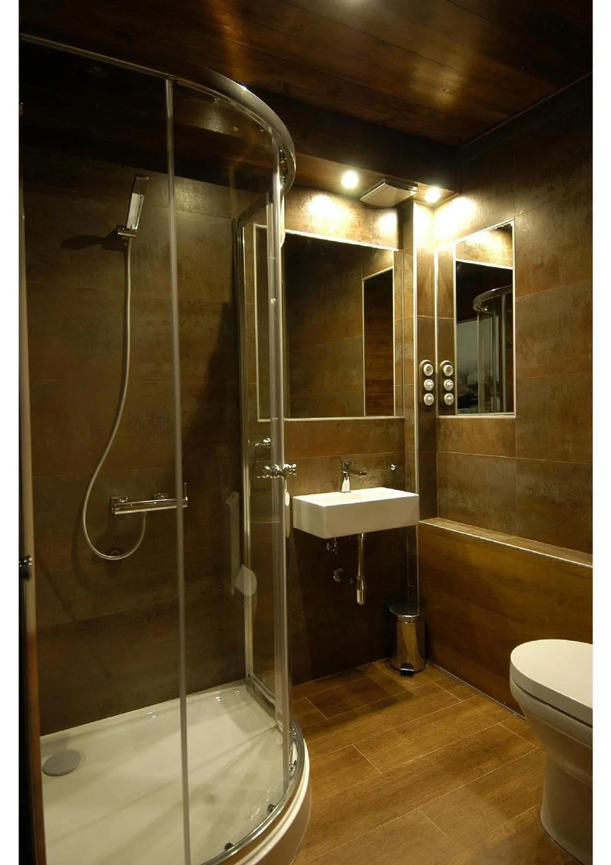 Shower in Hotel Rural El Portón de Murillo