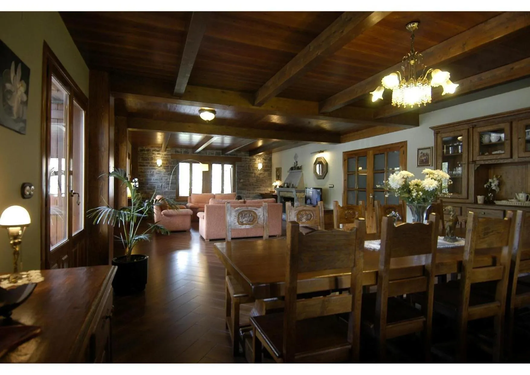 Communal lounge/ TV room in Hotel Rural El Portón de Murillo