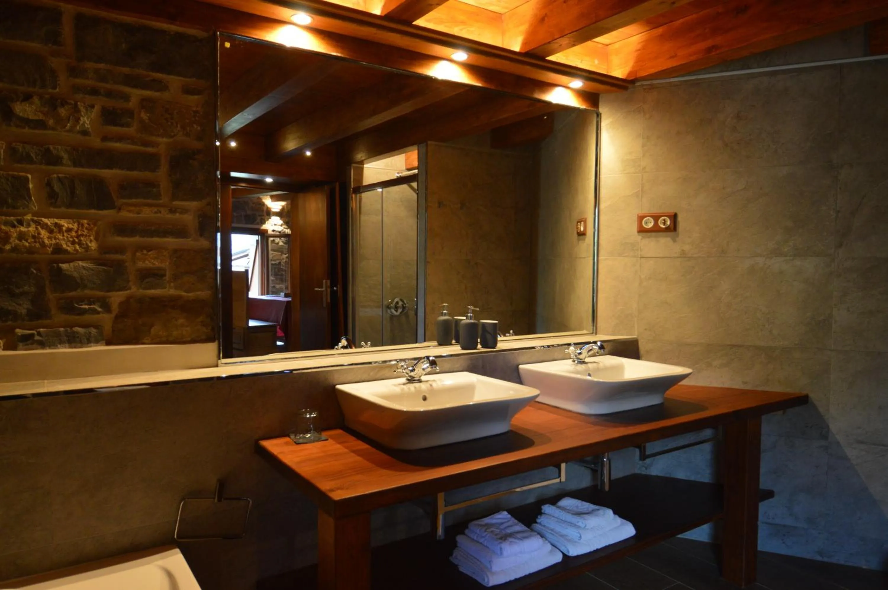 Bathroom in Hotel Rural El Portón de Murillo